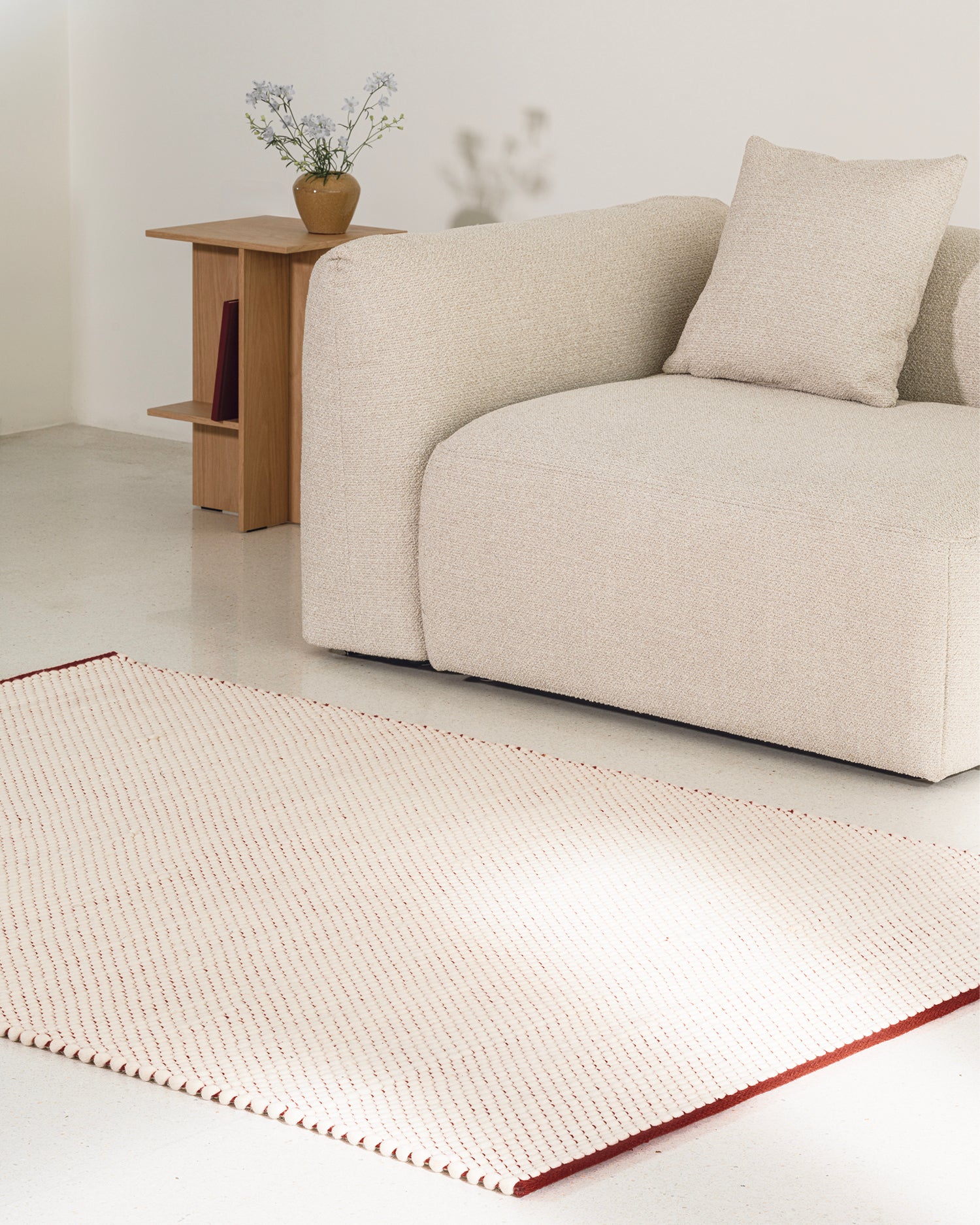 Tappeto realizzato a mano in lana Lenu