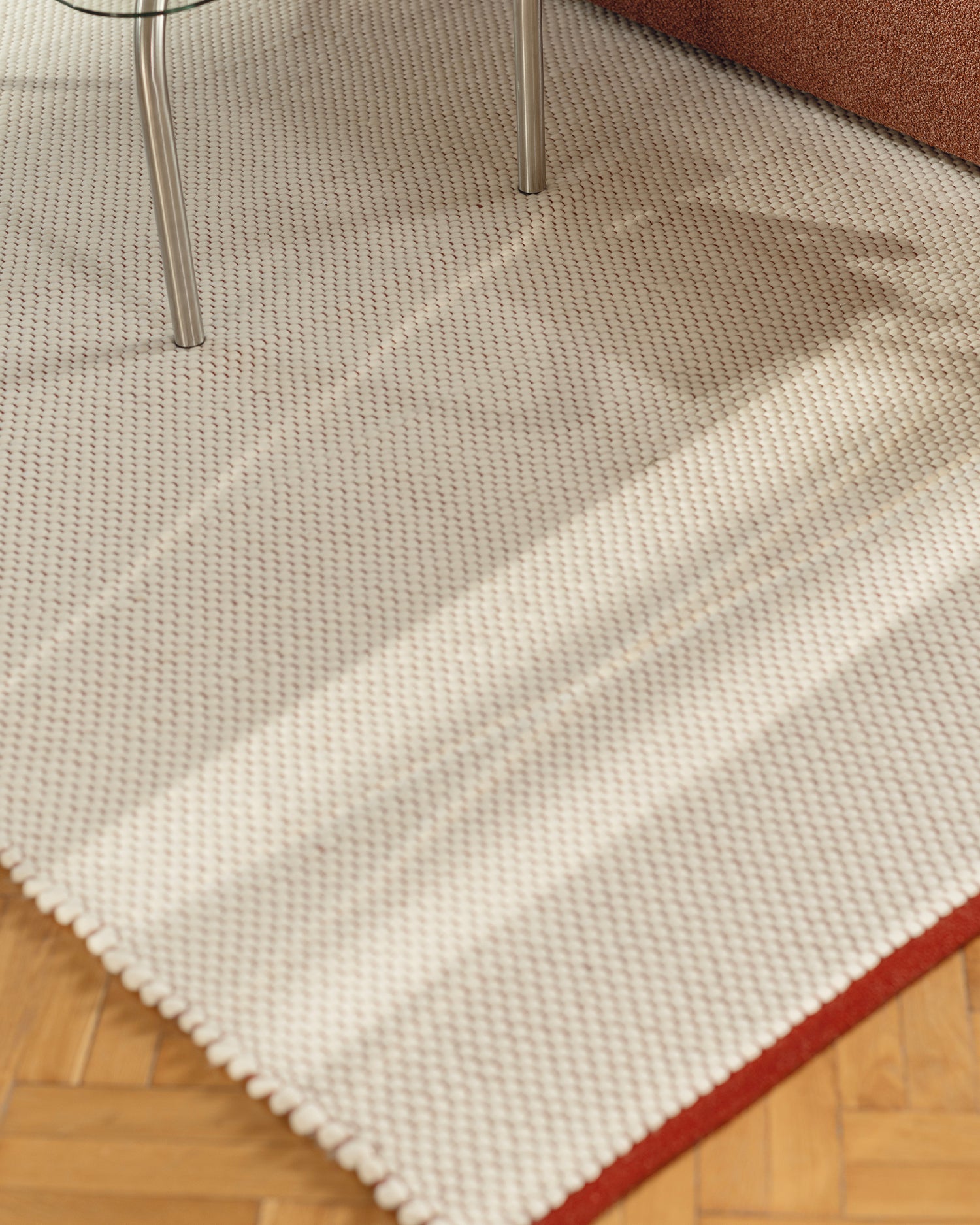 Tappeto realizzato a mano in lana Lenu