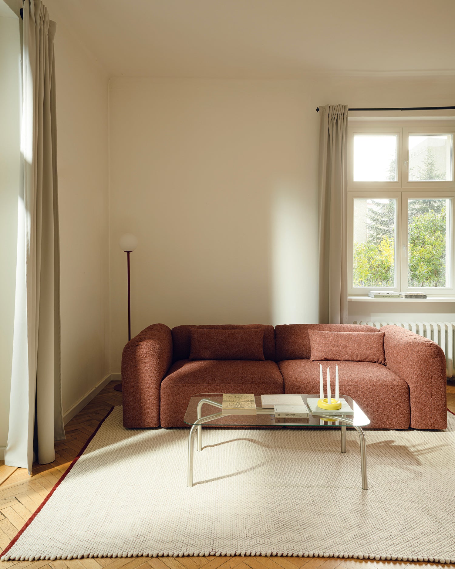 Tappeto realizzato a mano in lana Lenu