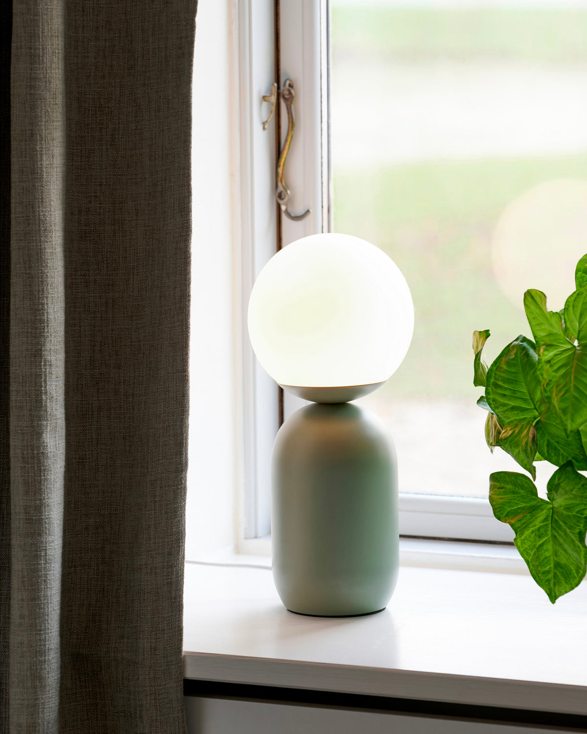 Lampada da tavolo in metallo e vetro Notti
