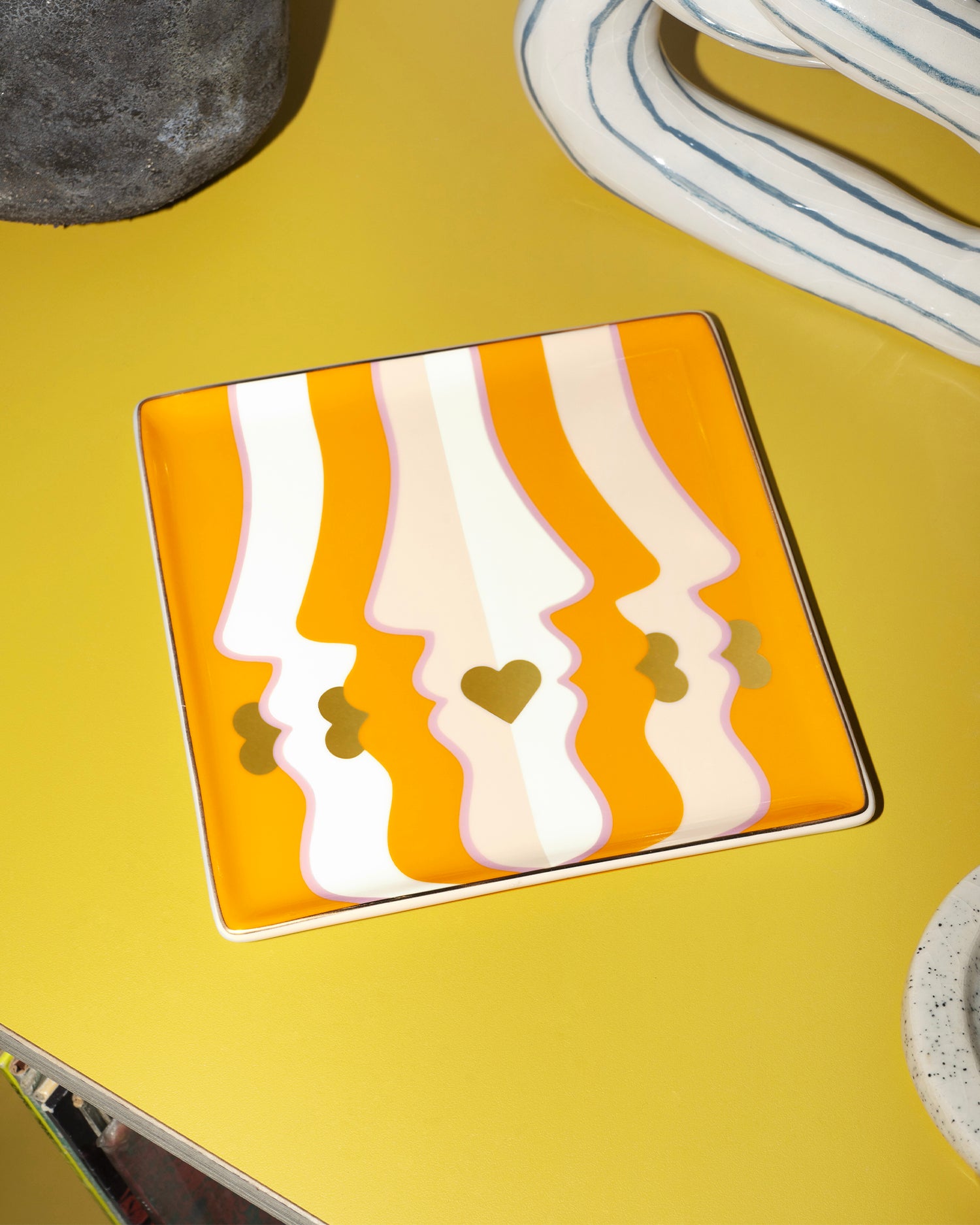 Vassoio decorativo in ceramica Beso