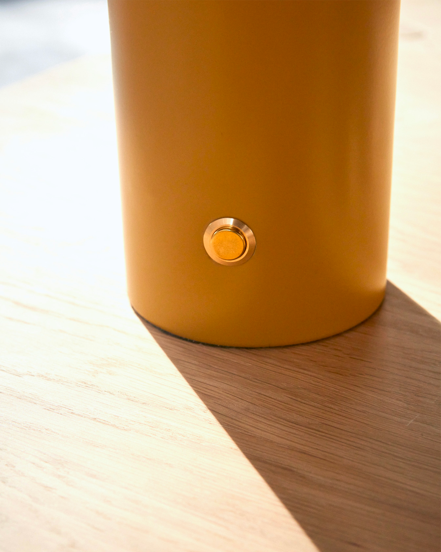 Lampada da tavolo Hatto, senape