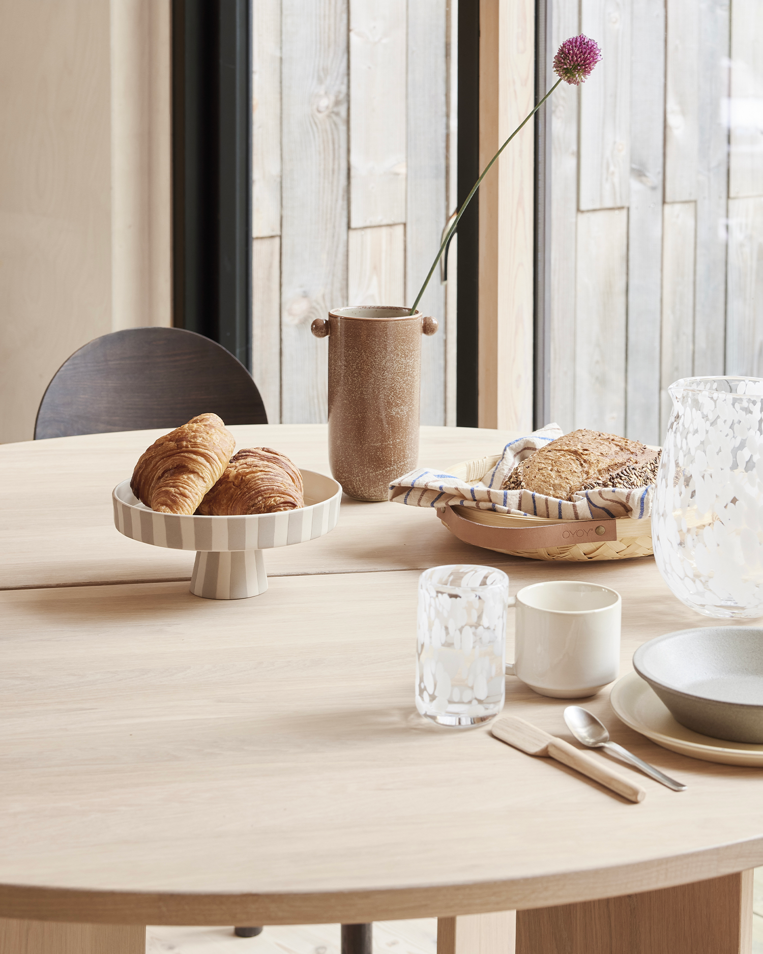Alzatina piccola in ceramica con strisce grige Toppu