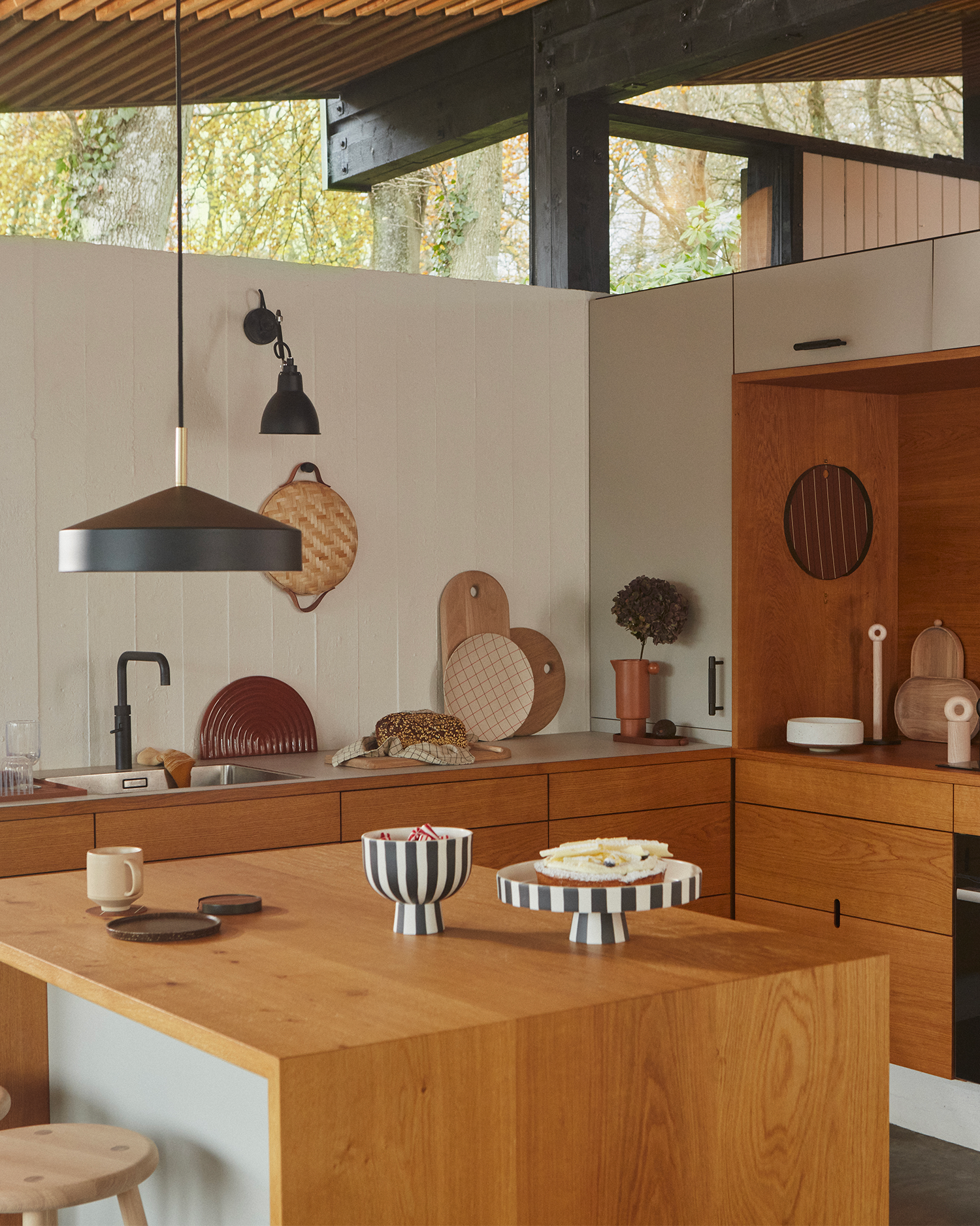 Bowl decorativa in ceramica fatta a mano con strisce nere Toppu
