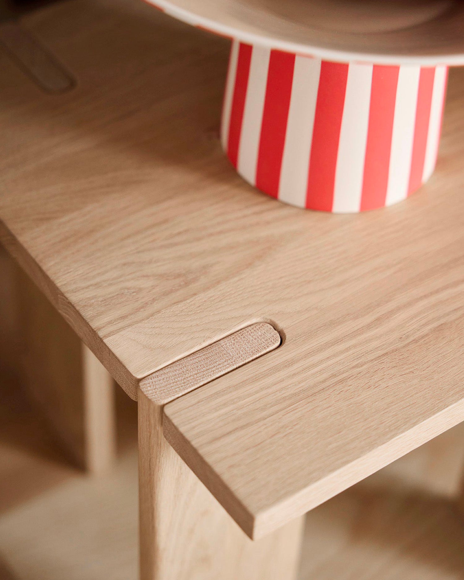 Tavolino quadrato basso in legno di rovere OY