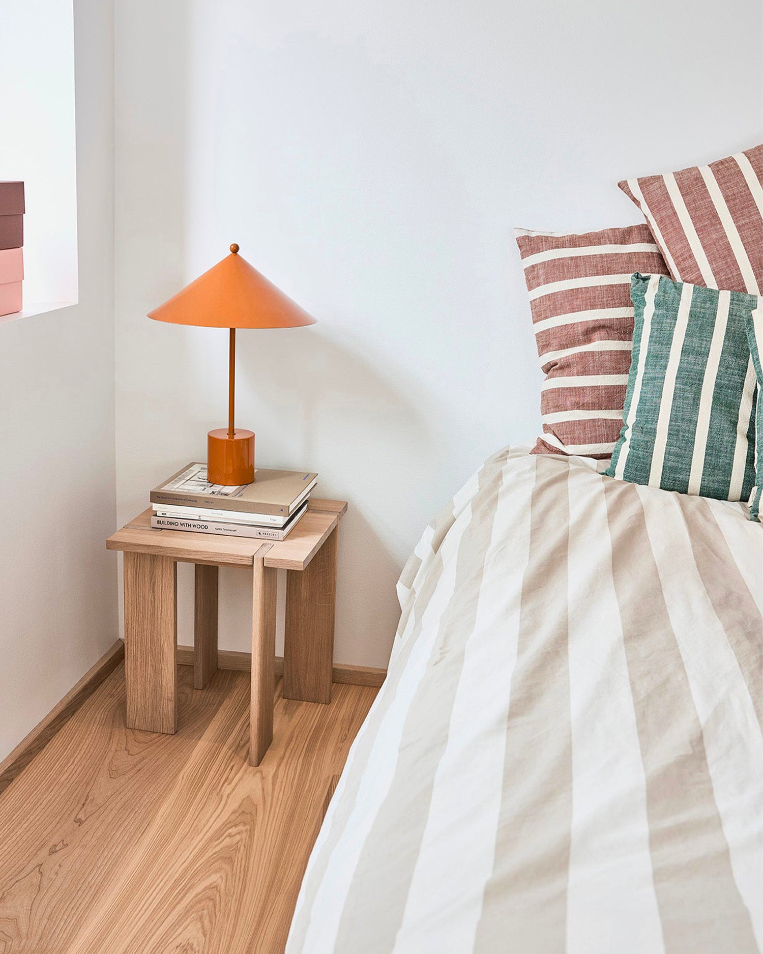 Tavolino quadrato in legno di rovere OY