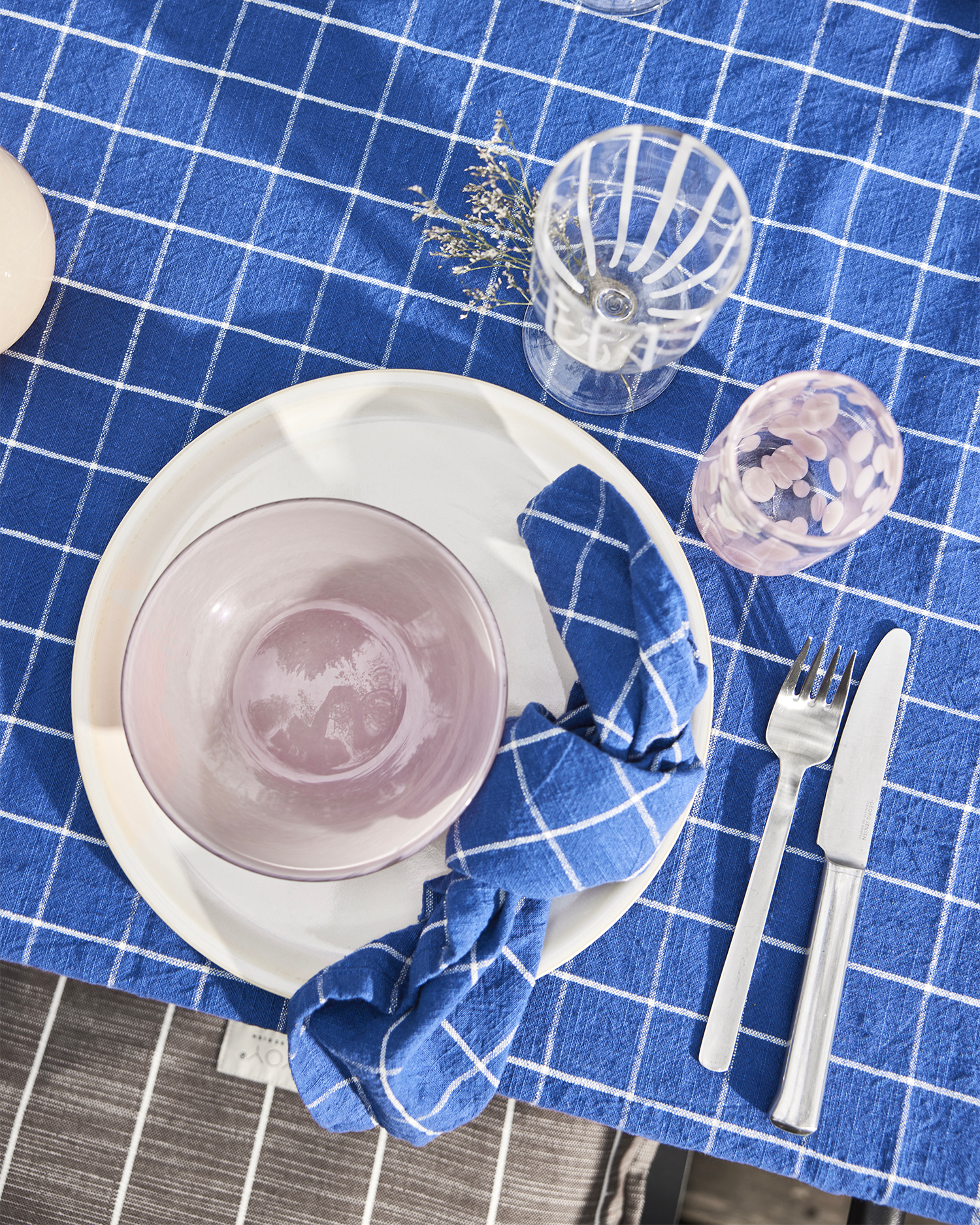 Set 4 bicchieri in vetro fatti a mano con decoro Jali, rosa