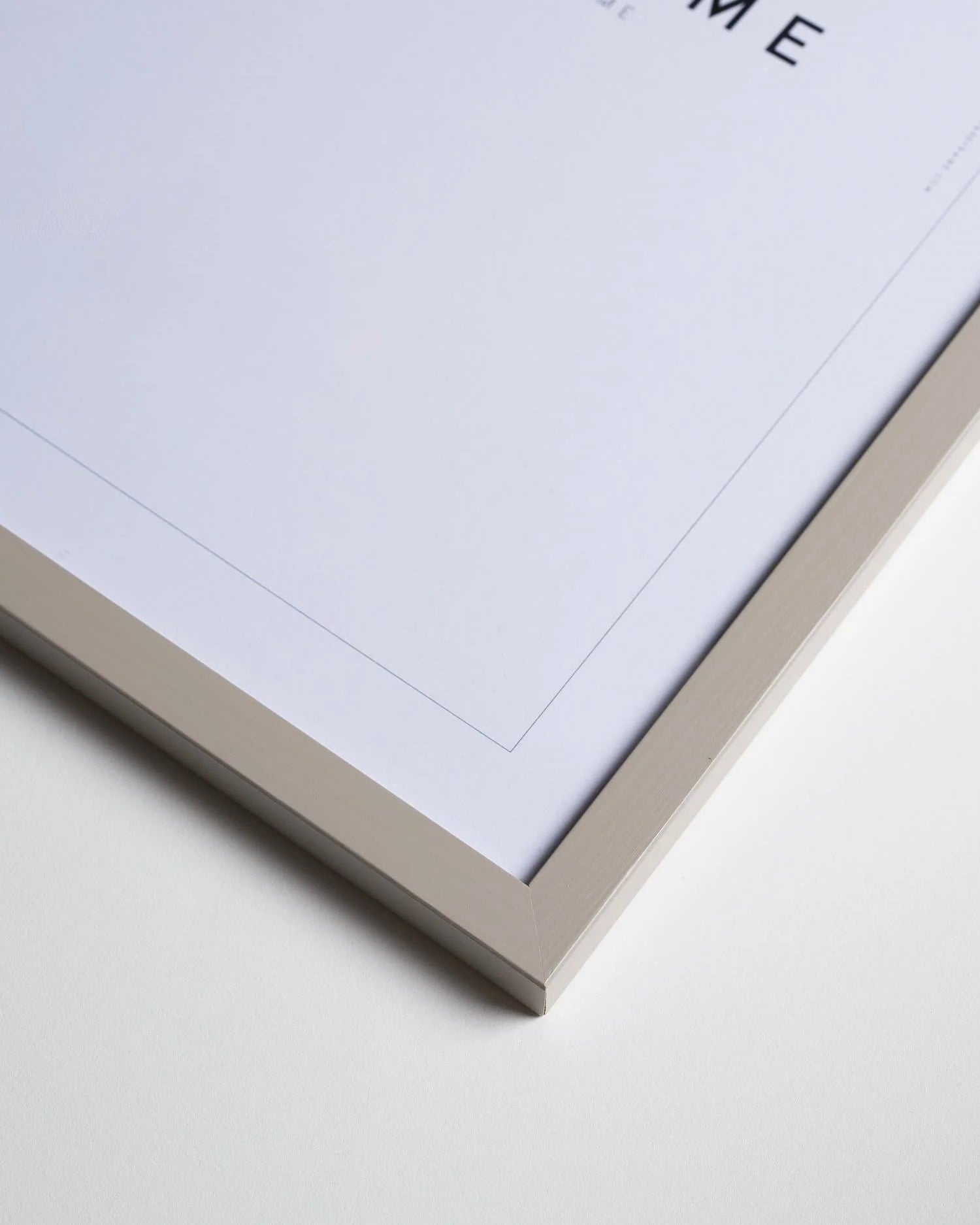 Cornice fatta a mano in legno grigio