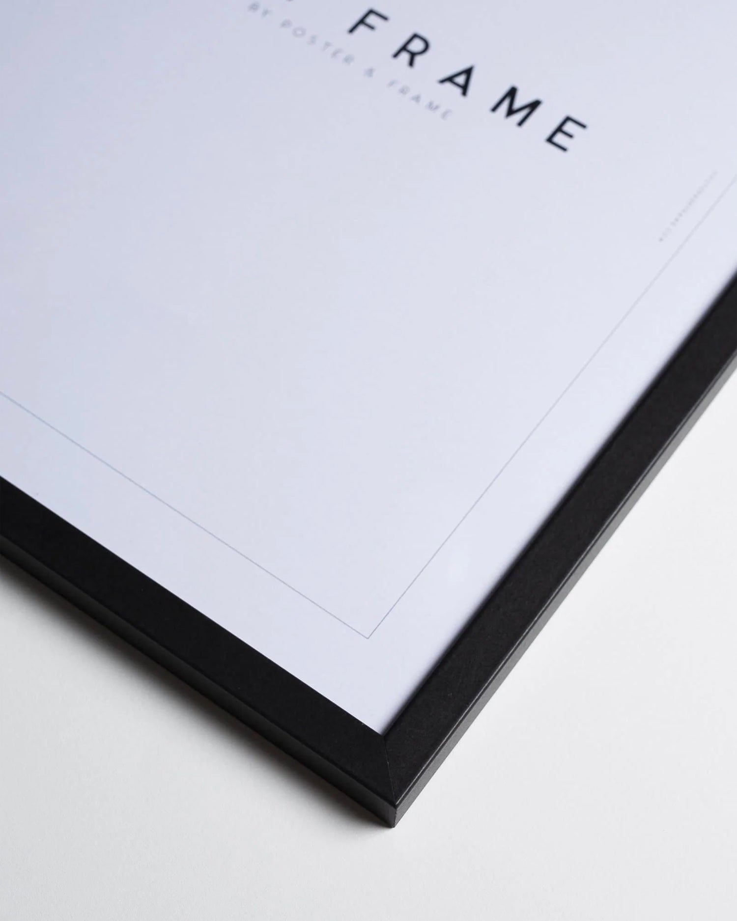 Cornice fatta a mano in legno nero