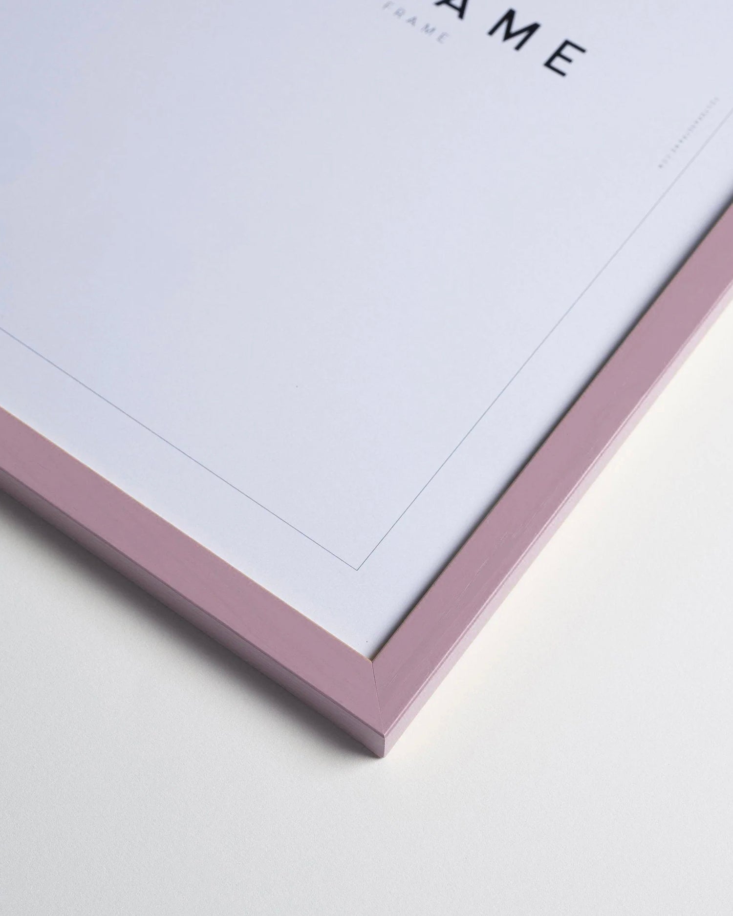 Cornice fatta a mano in legno lilla