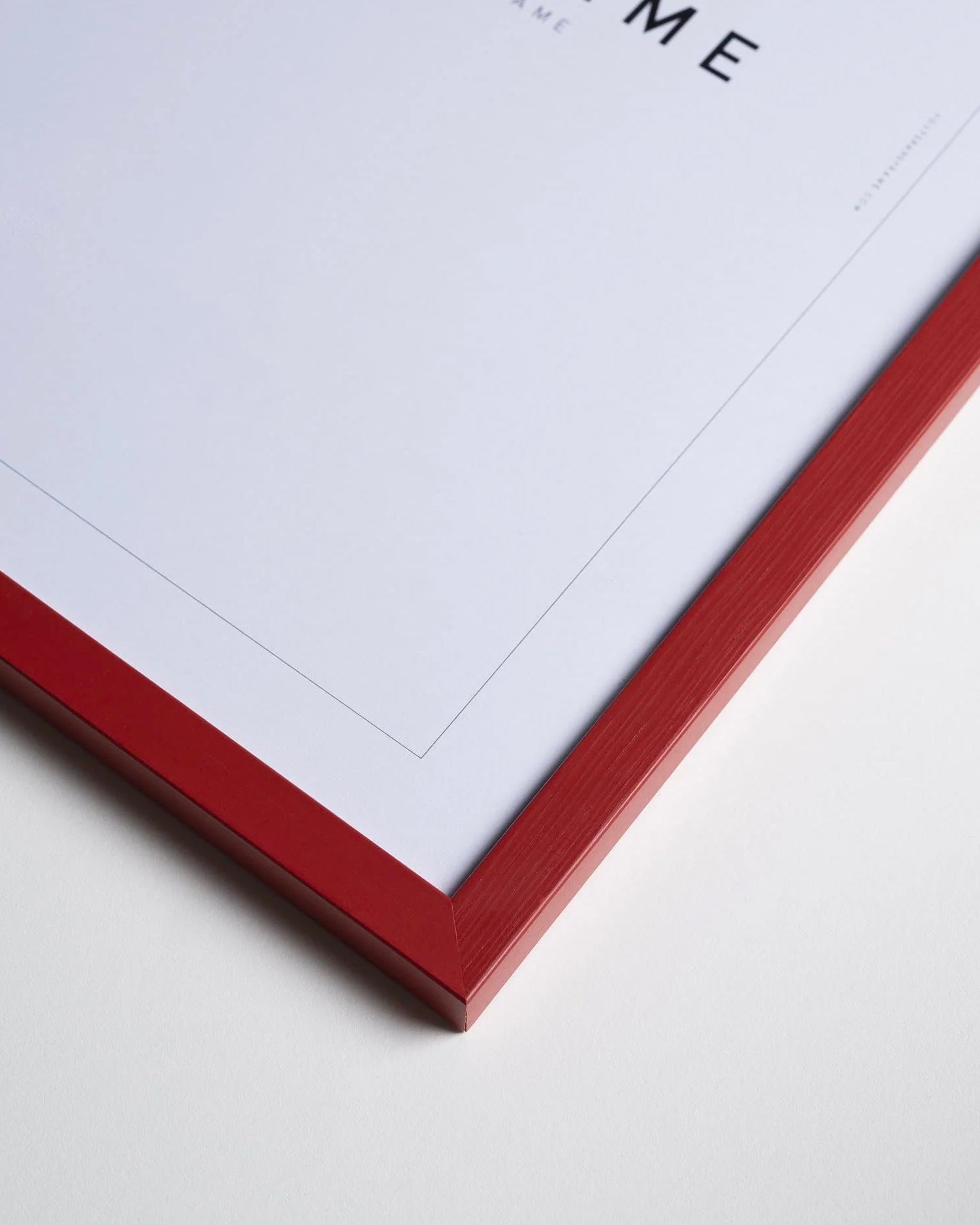 Cornice fatta a mano in legno rosso