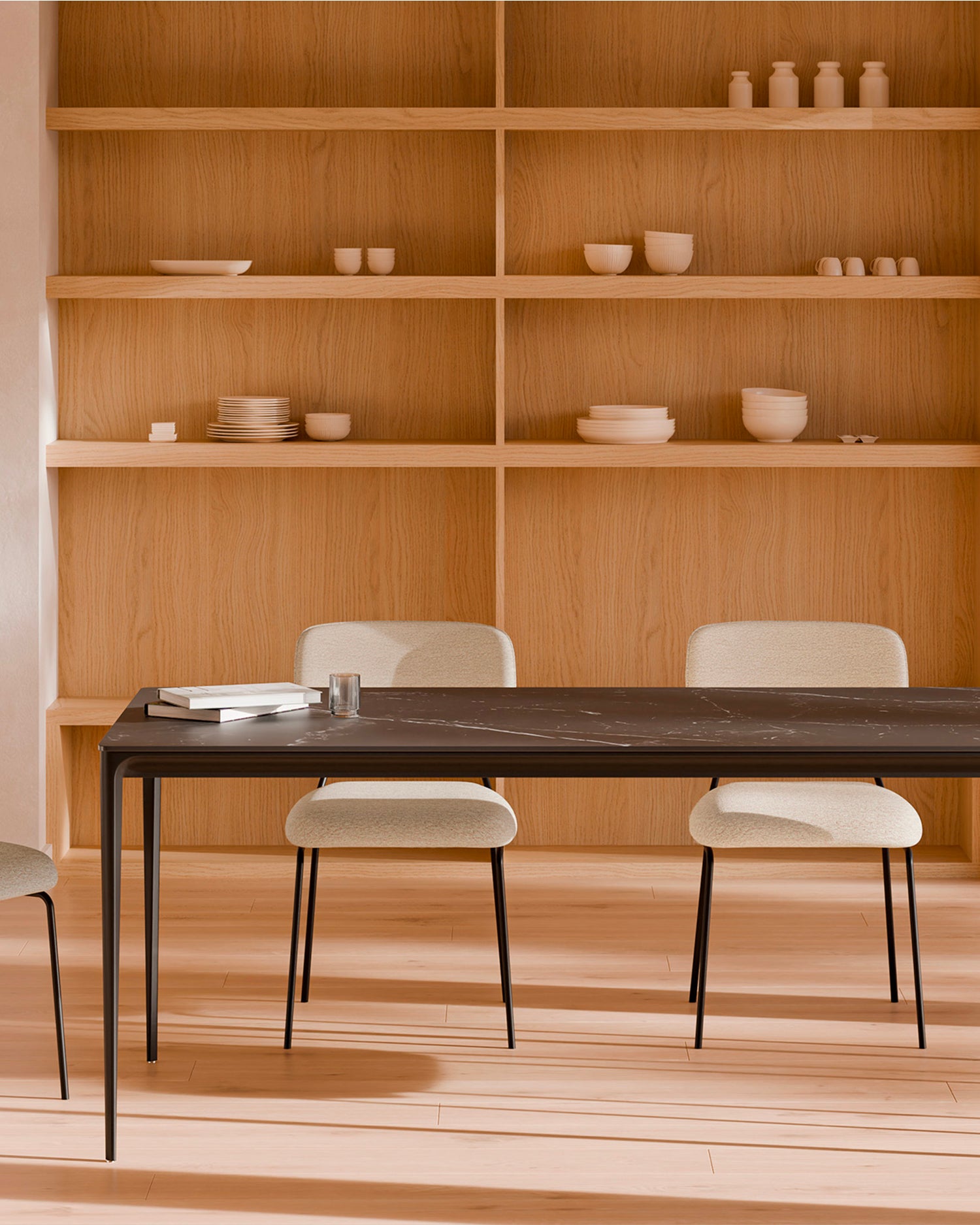 Tavolo da pranzo con piano in grès porcellanato Arya
