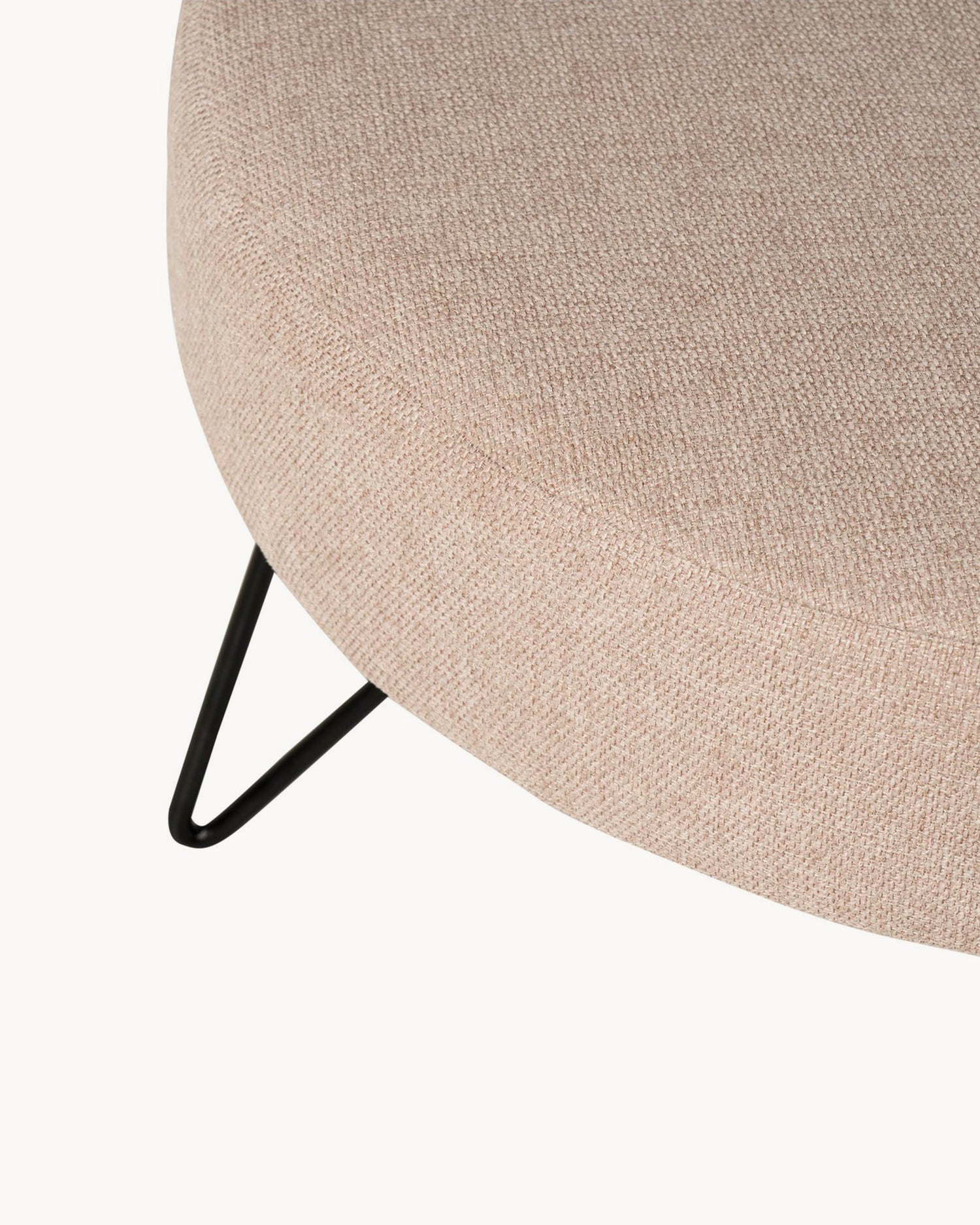 Pouf rotondo imbottito con gambe in metallo Aron - Tessuto