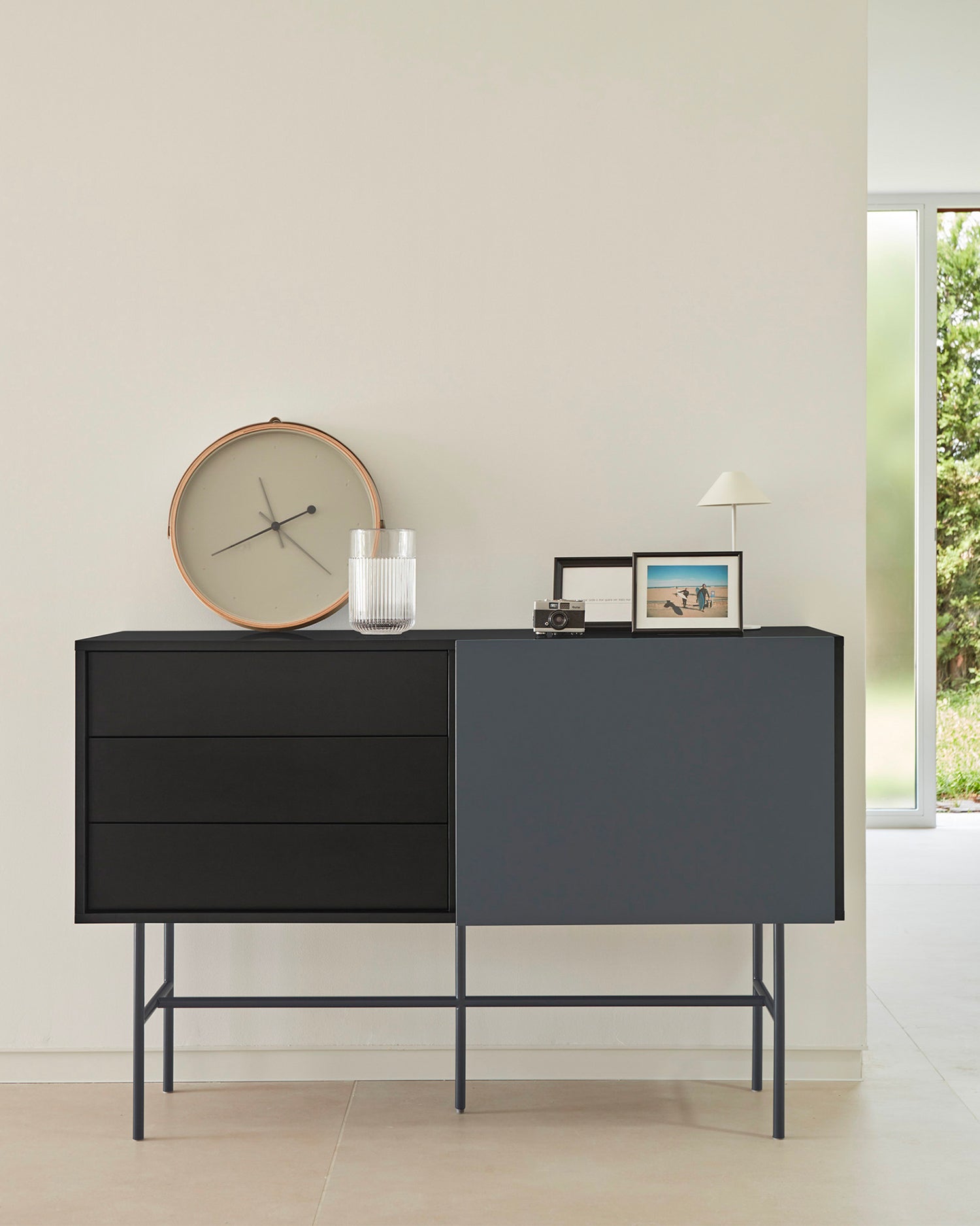 Credenza con anta scorrevole Nube