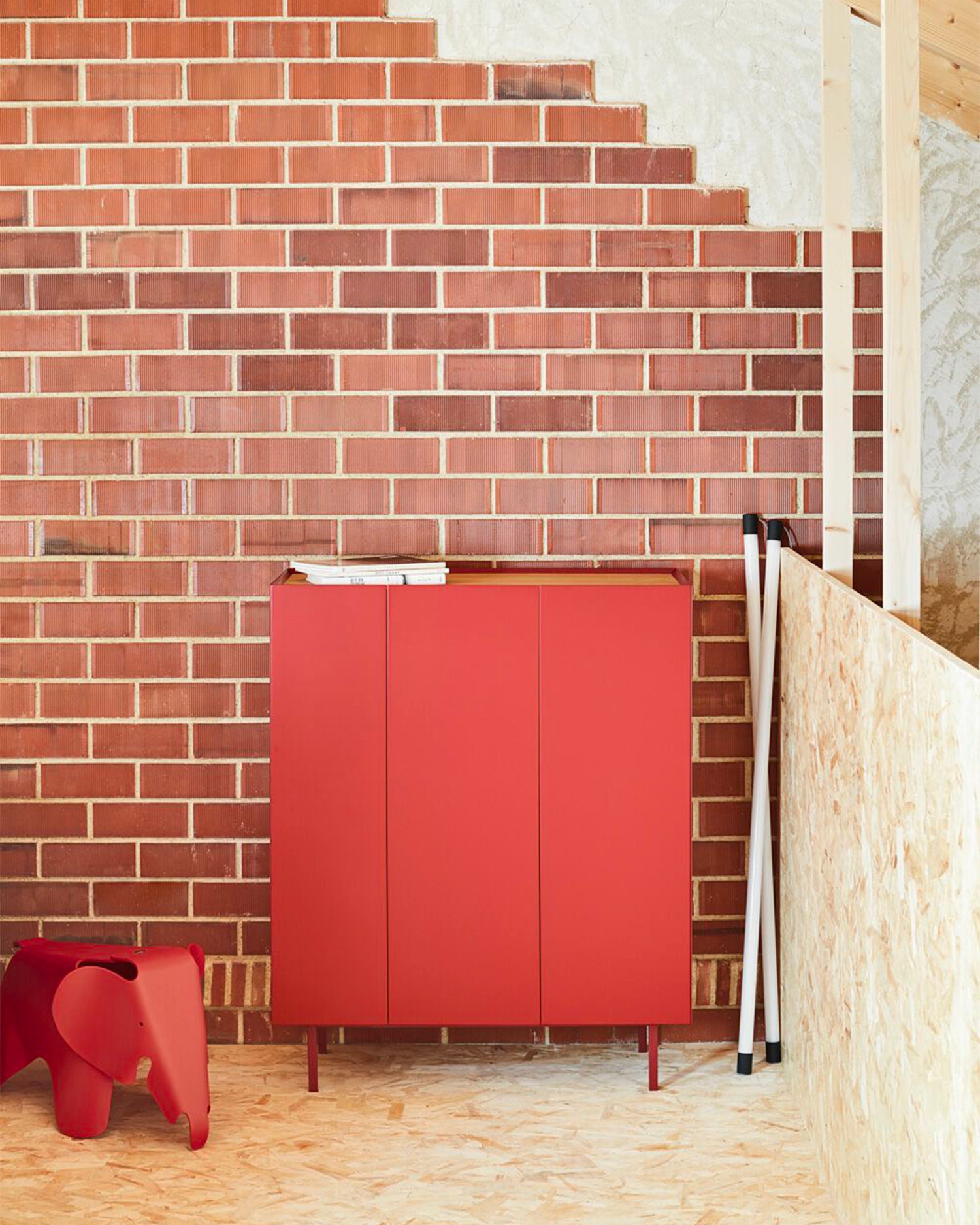 Credenza alta con piano in rovere Arista