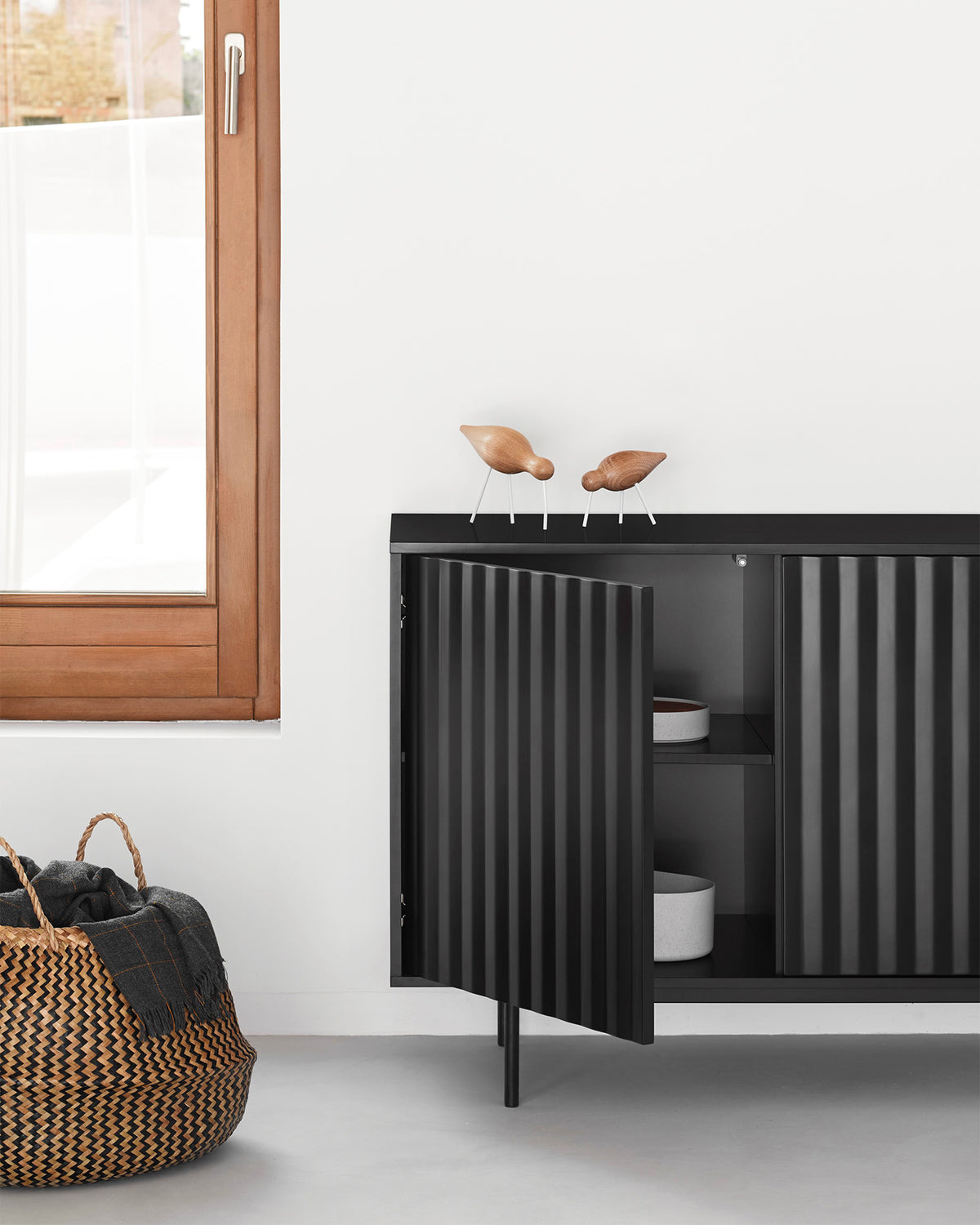 Credenza grande con frontali a rilievo Sierra