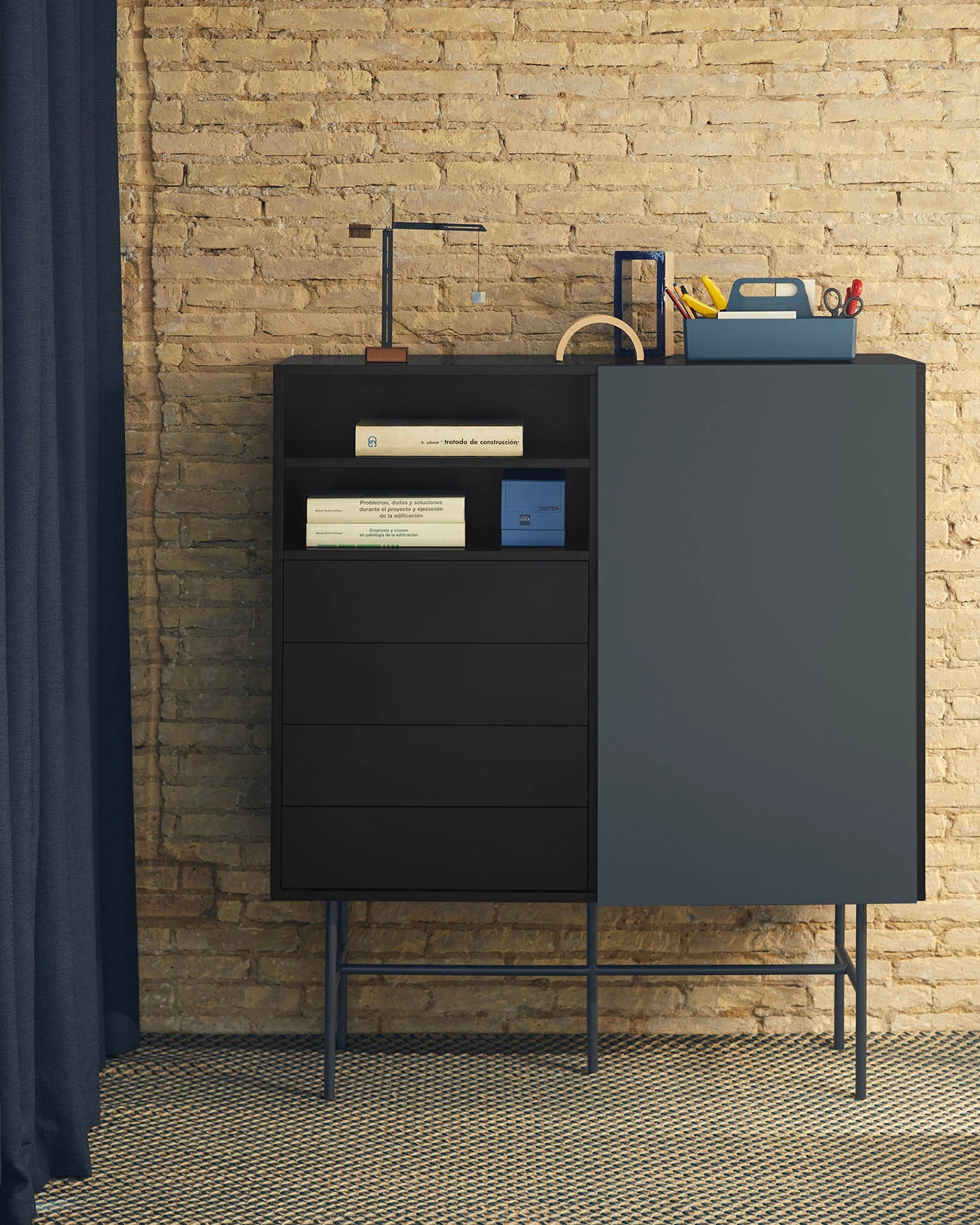 Credenza alta con anta scorrevole Nube