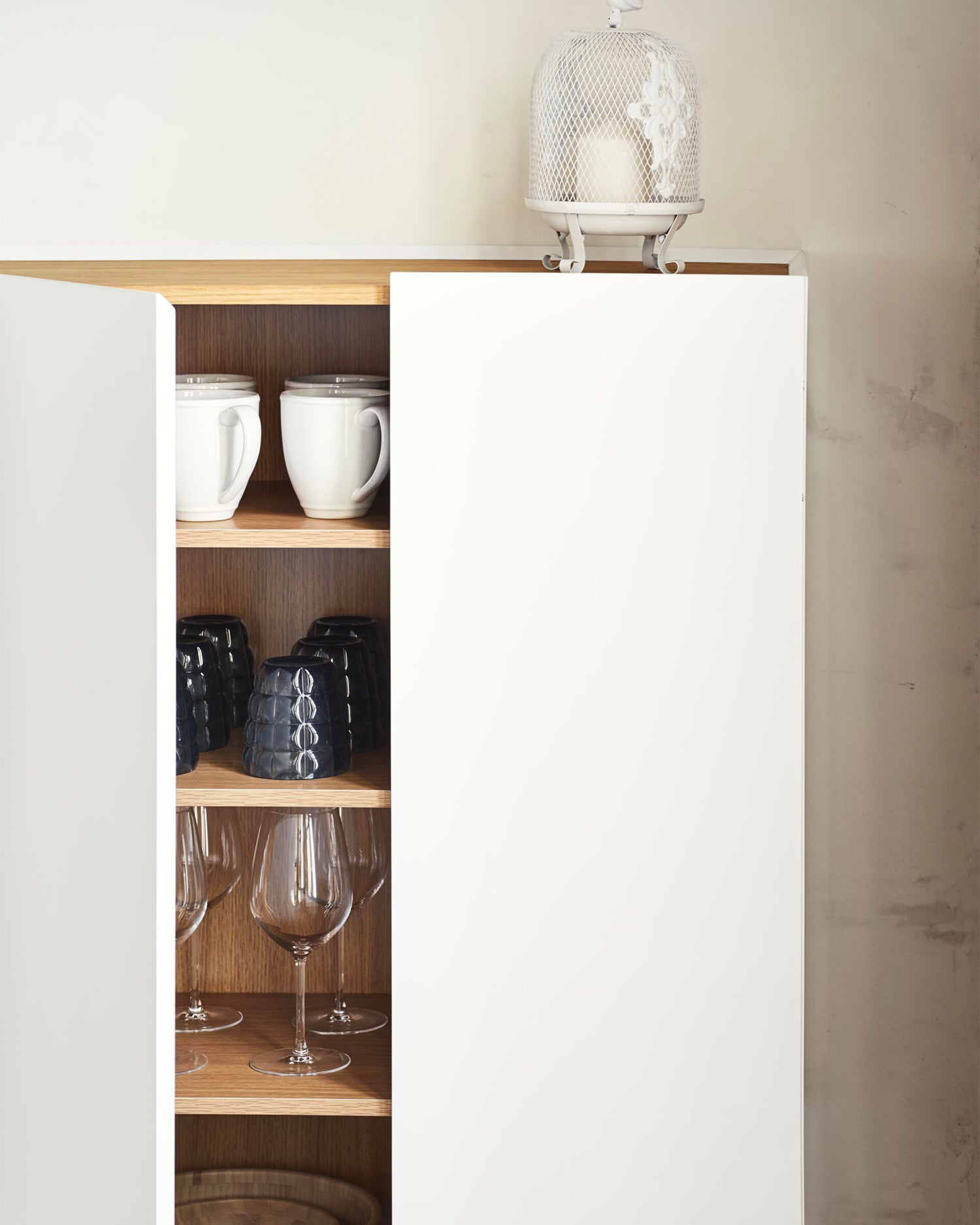 Credenza alta con piano in rovere Arista