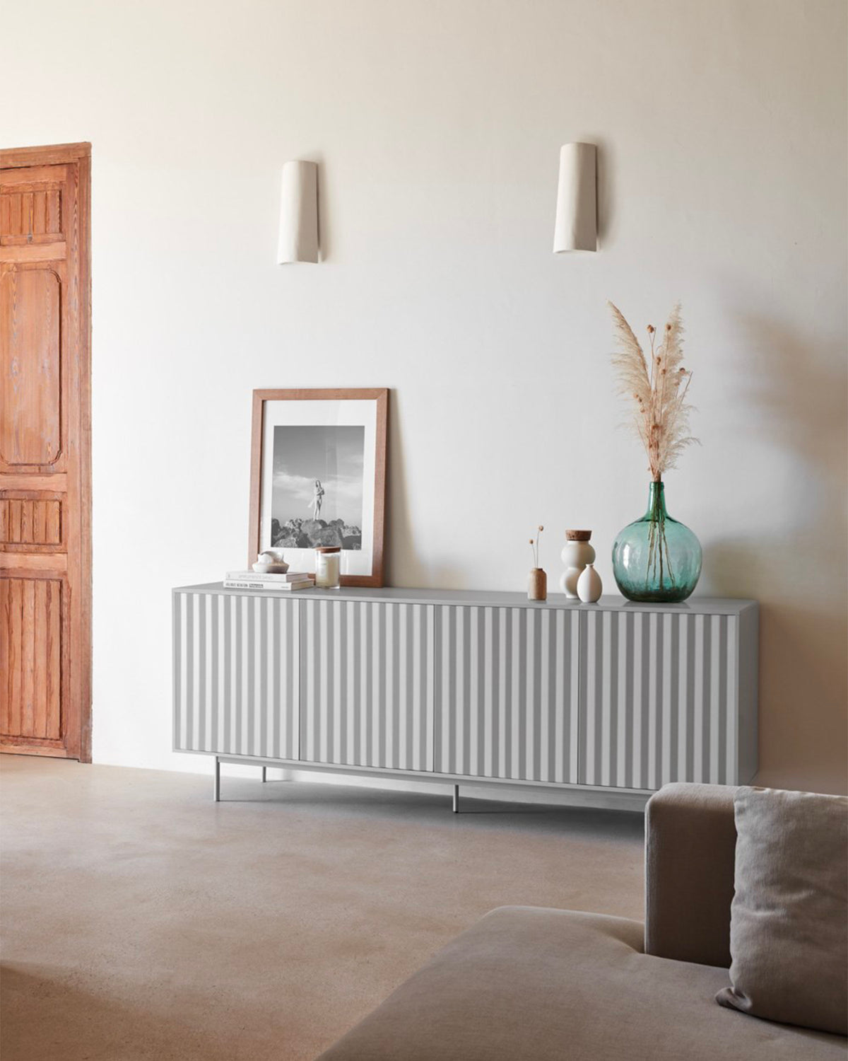 Credenza grande con frontali a rilievo Sierra