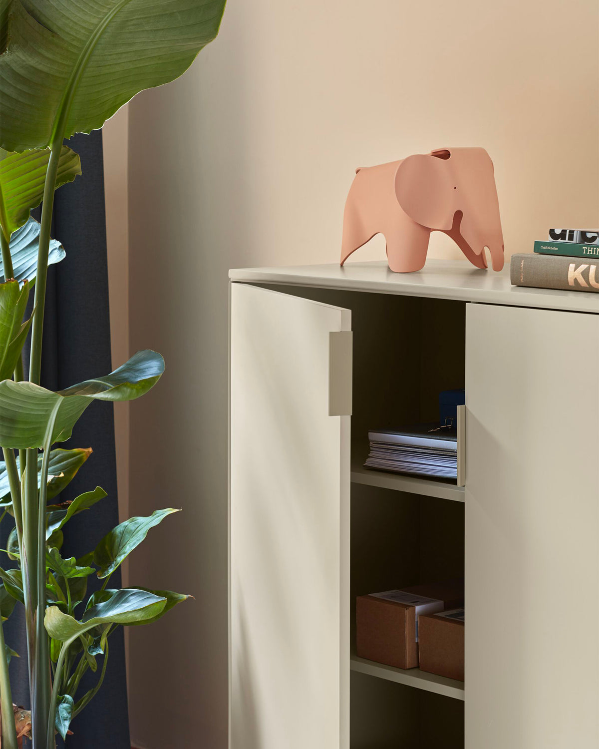 Credenza alta laccata Totem