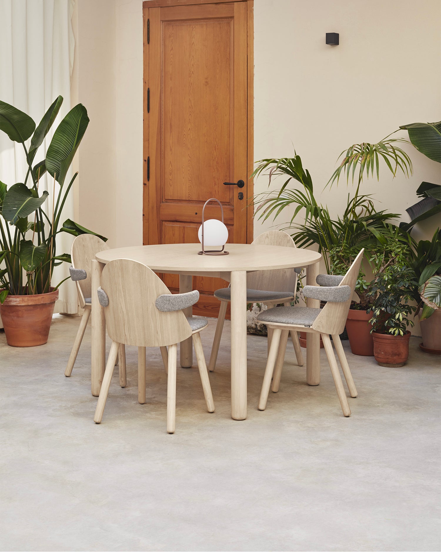 Tavolo da pranzo rotondo in legno Atlas
