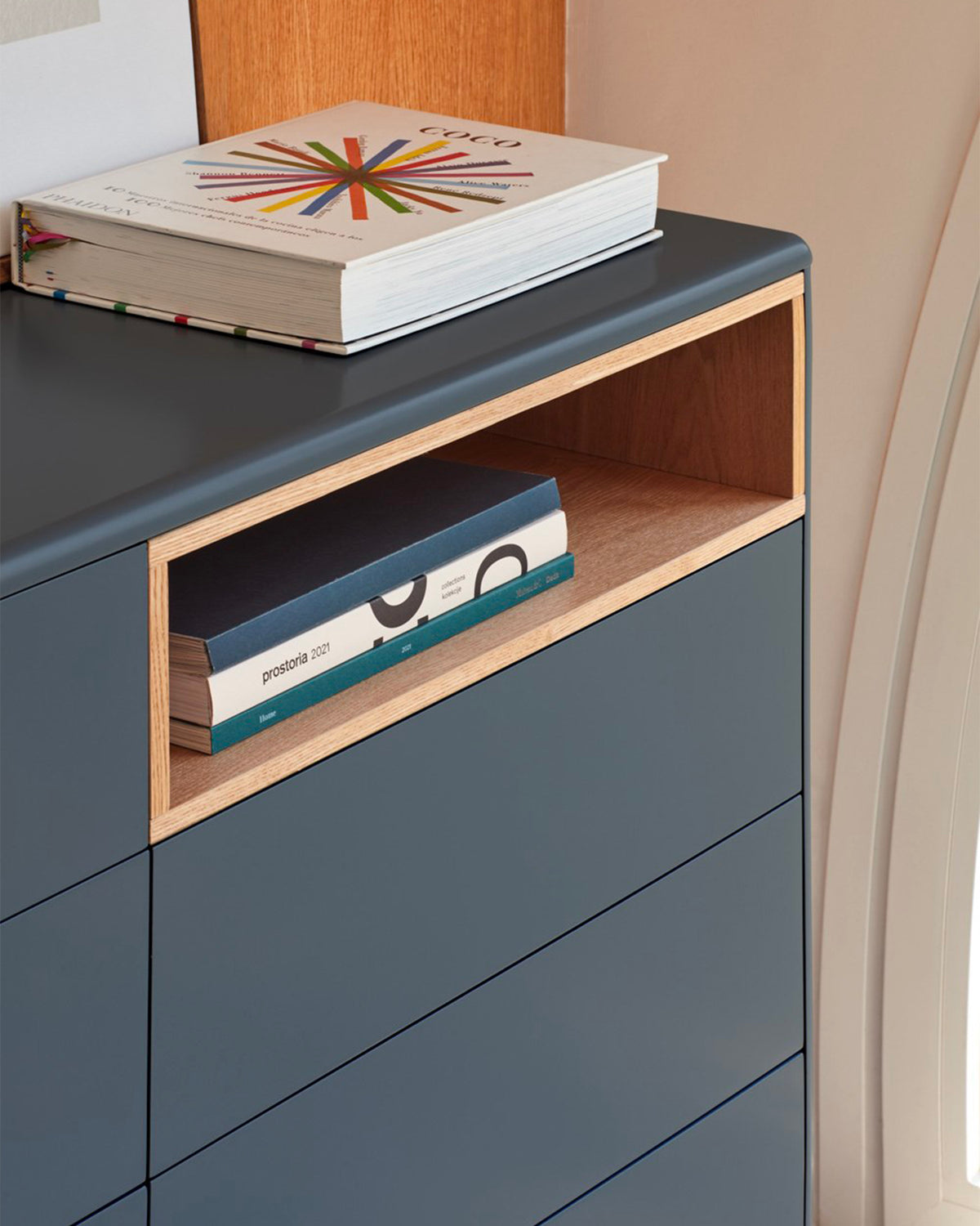 Cassettiera con sette cassetti Corvo