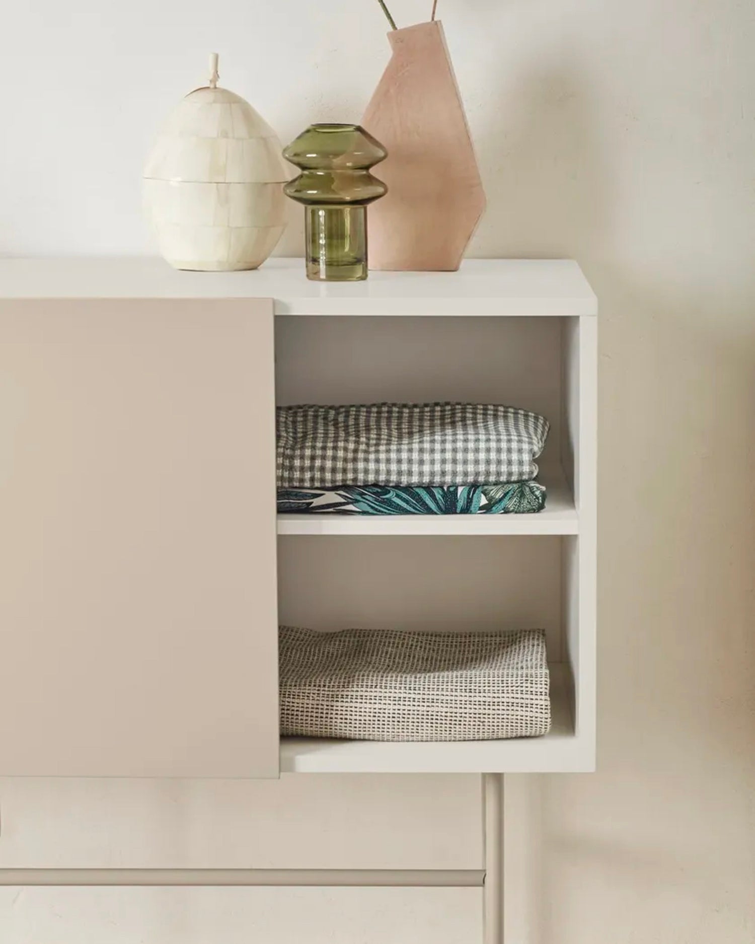 Credenza con anta scorrevole Nube