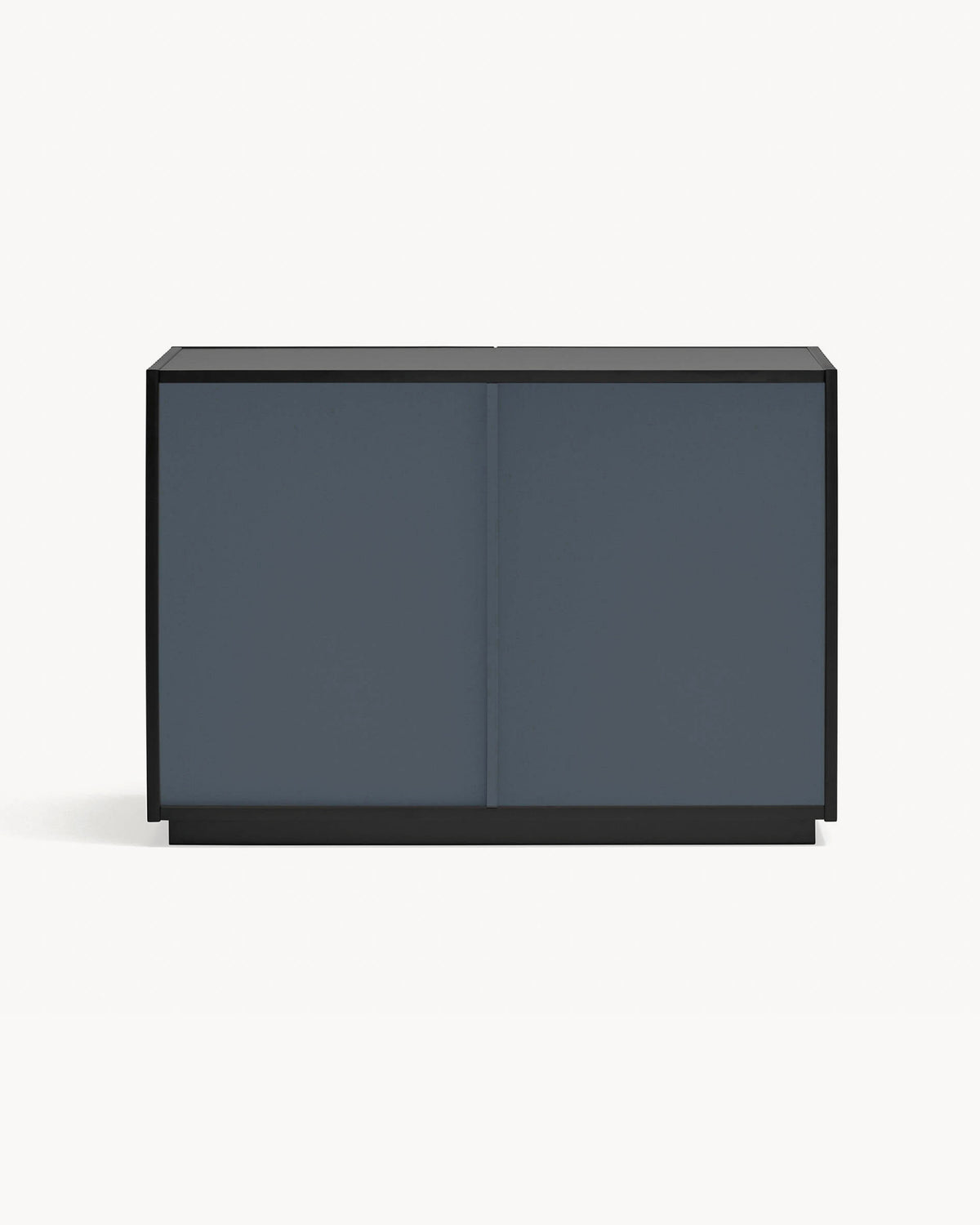 Cassettiera con ante scanalate Doric