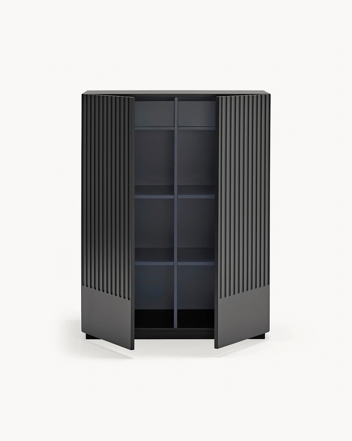 Credenza alta con ante scanalate Doric