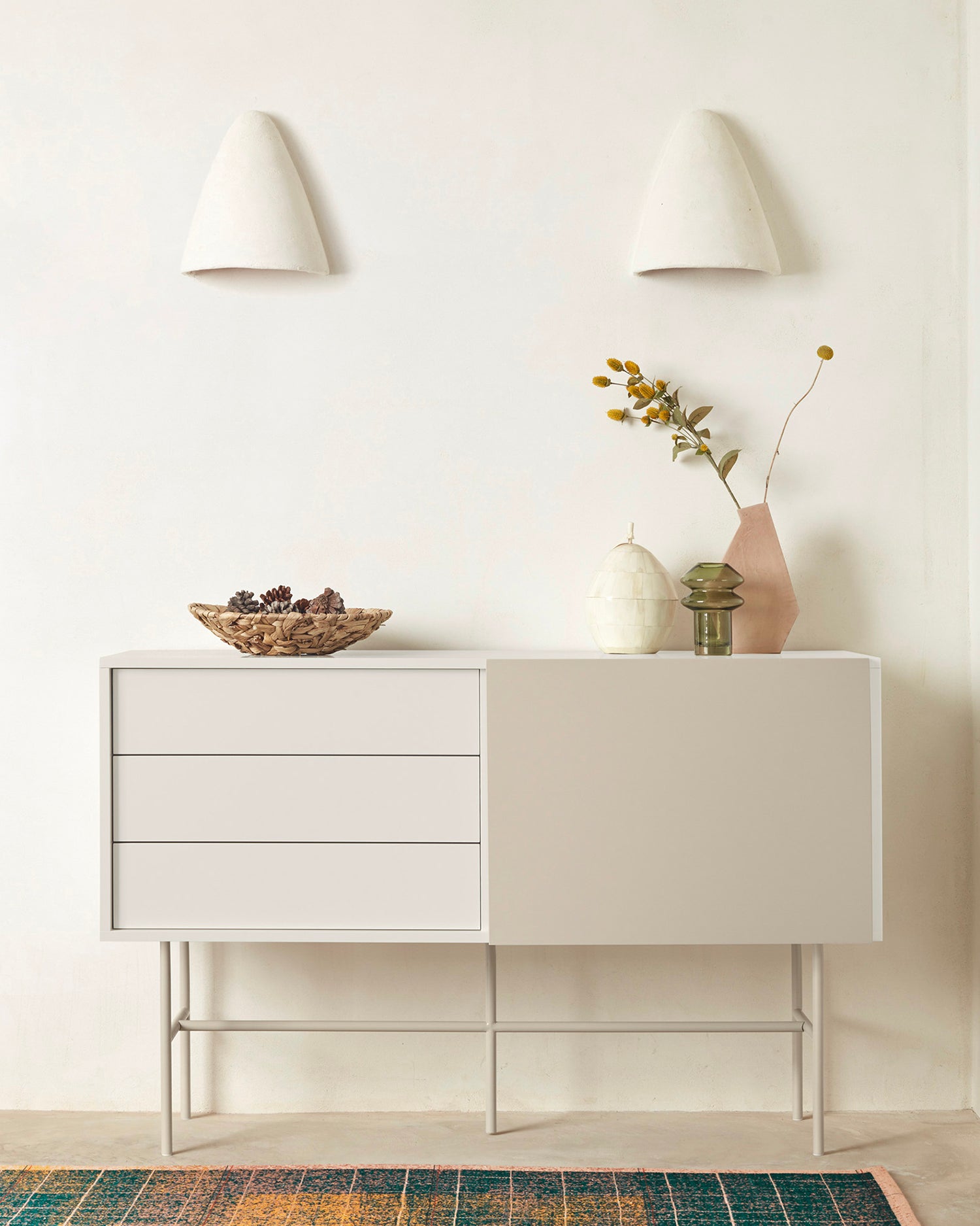 Credenza con anta scorrevole Nube