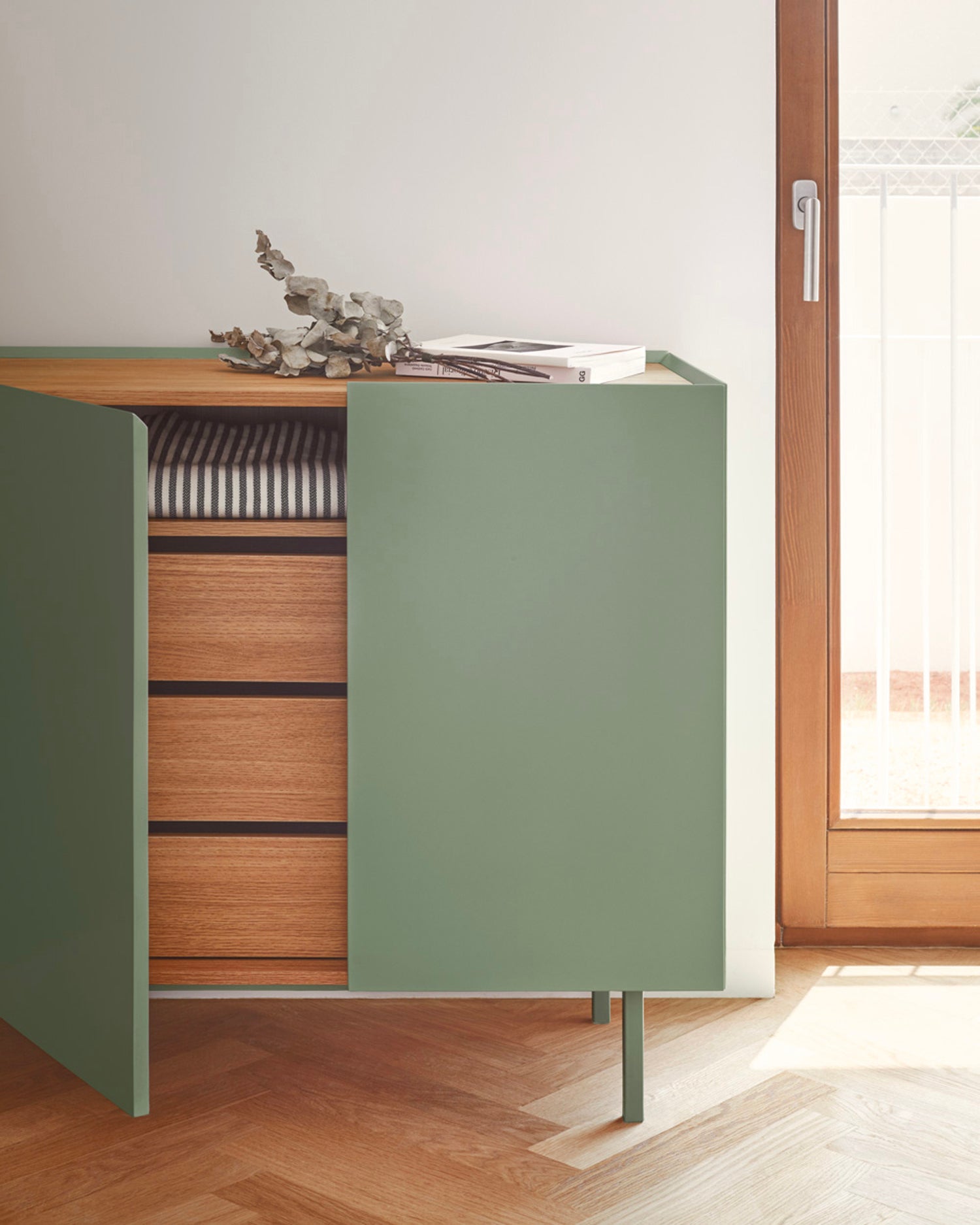 Credenza con piano in rovere Arista