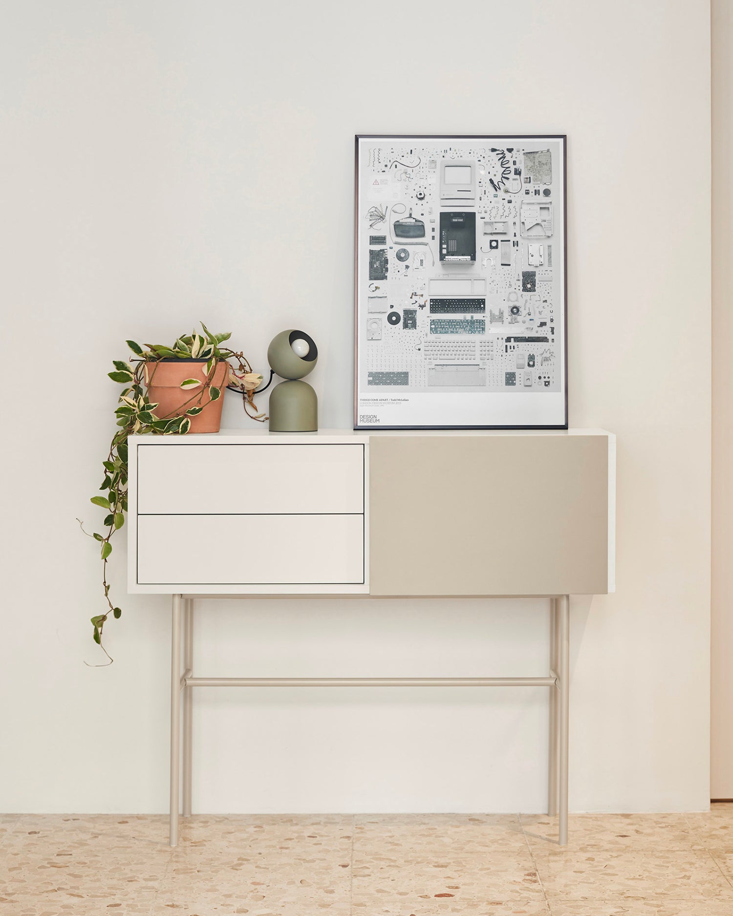 Consolle con anta scorrevole Nube