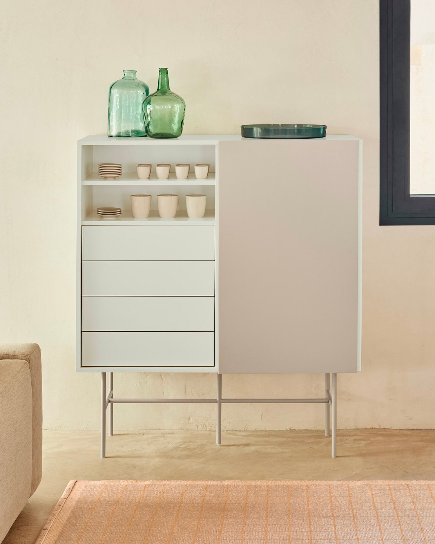 Credenza alta con anta scorrevole Nube