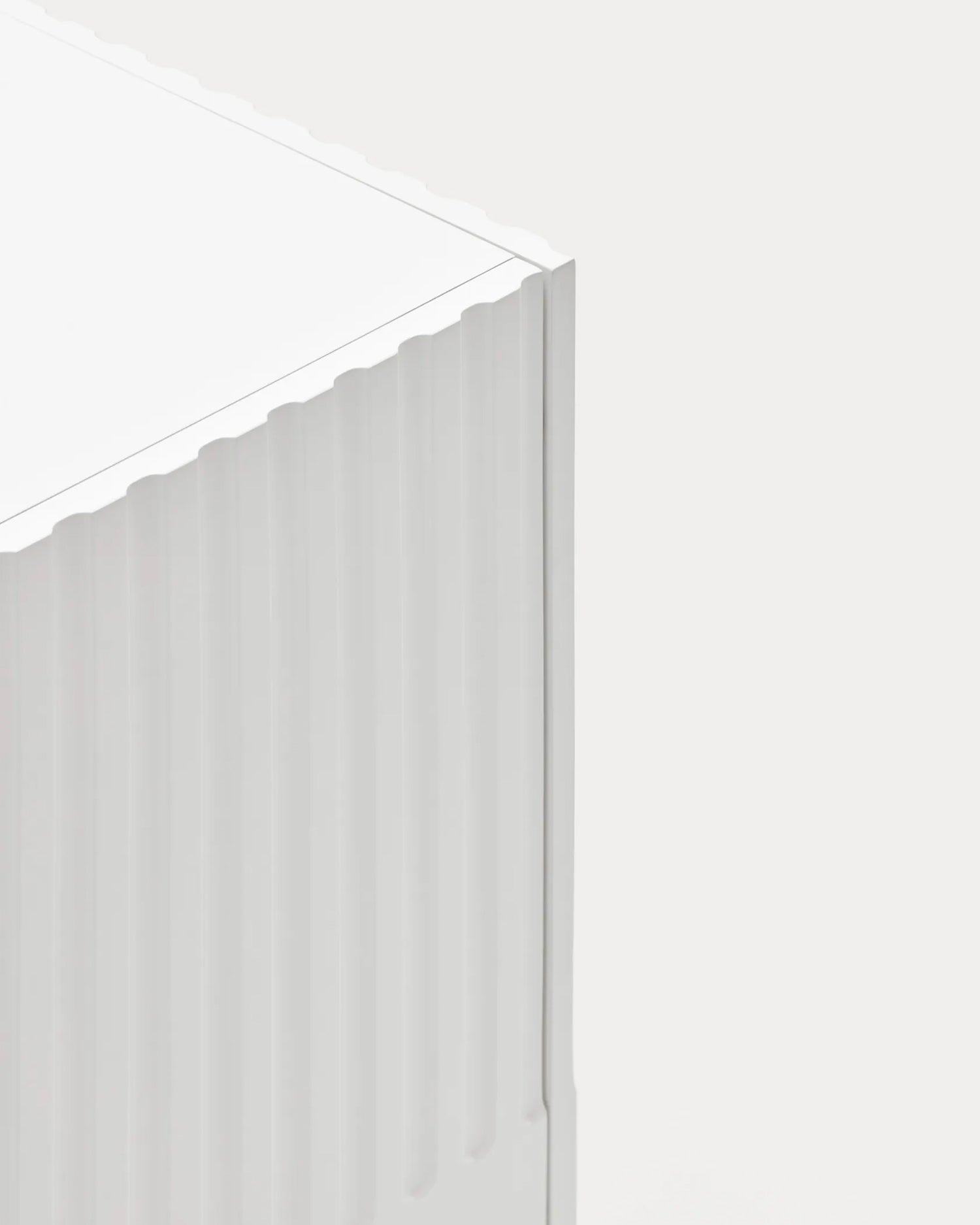 Credenza con ante scanalate Doric