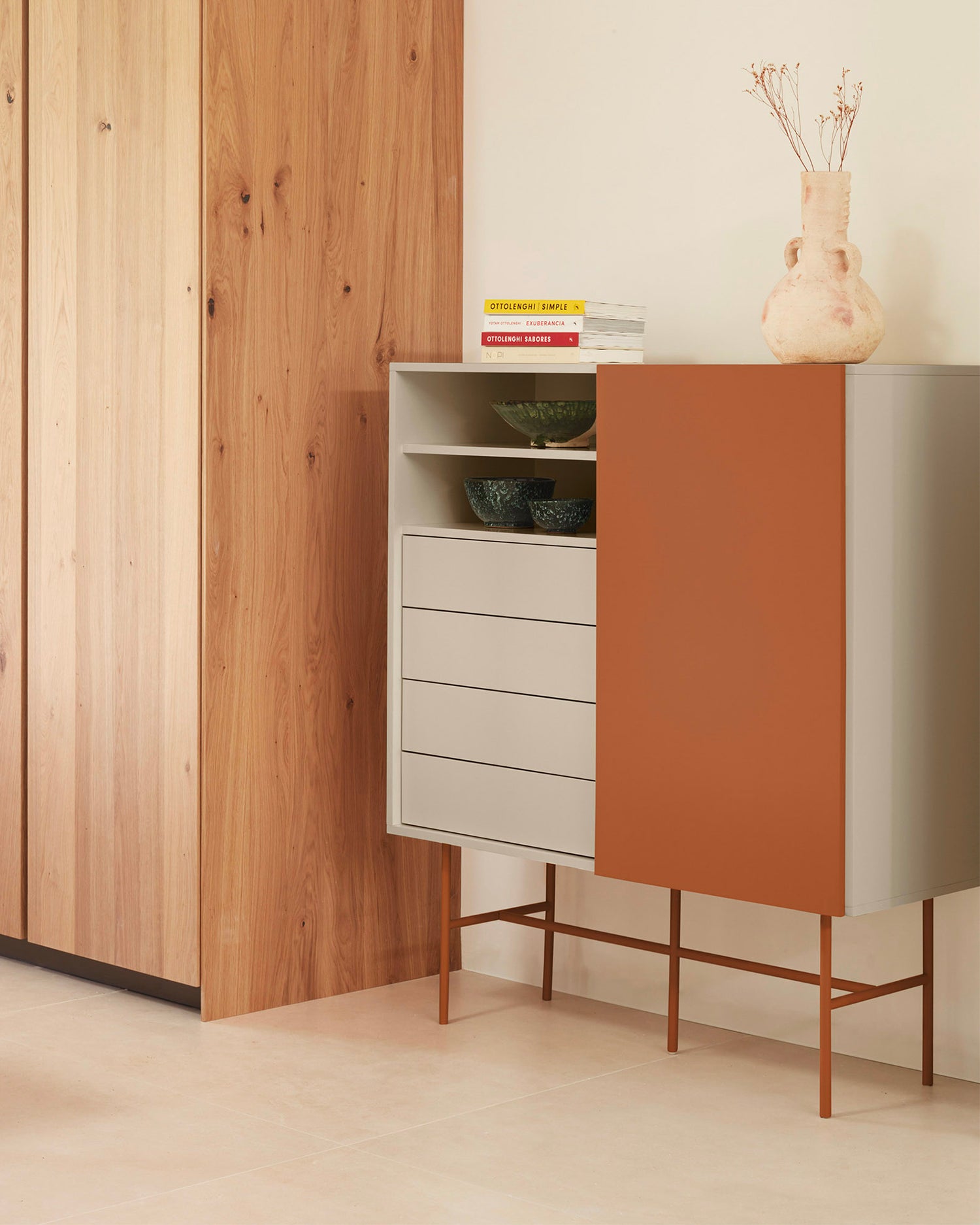 Credenza alta con anta scorrevole Nube