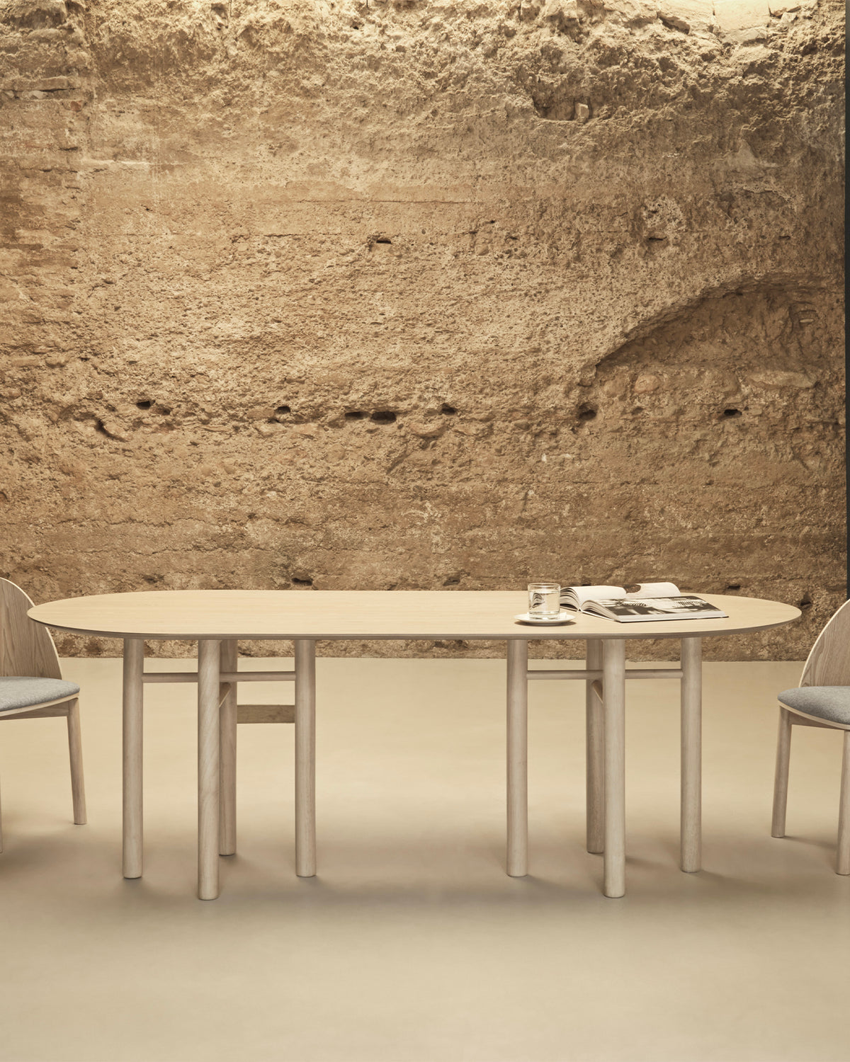 Tavolo da pranzo ovale in legno Junco