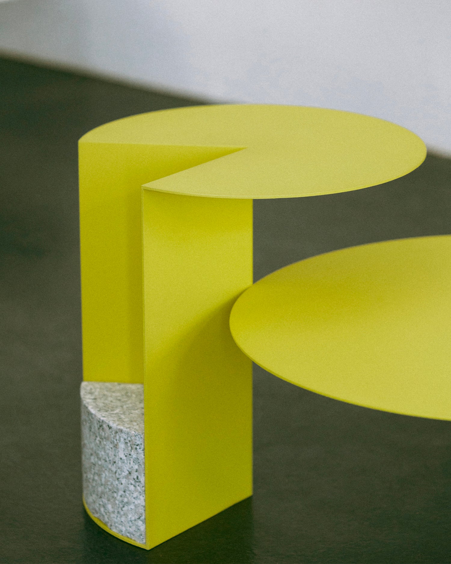 Tavolino in alluminio e granito Pac