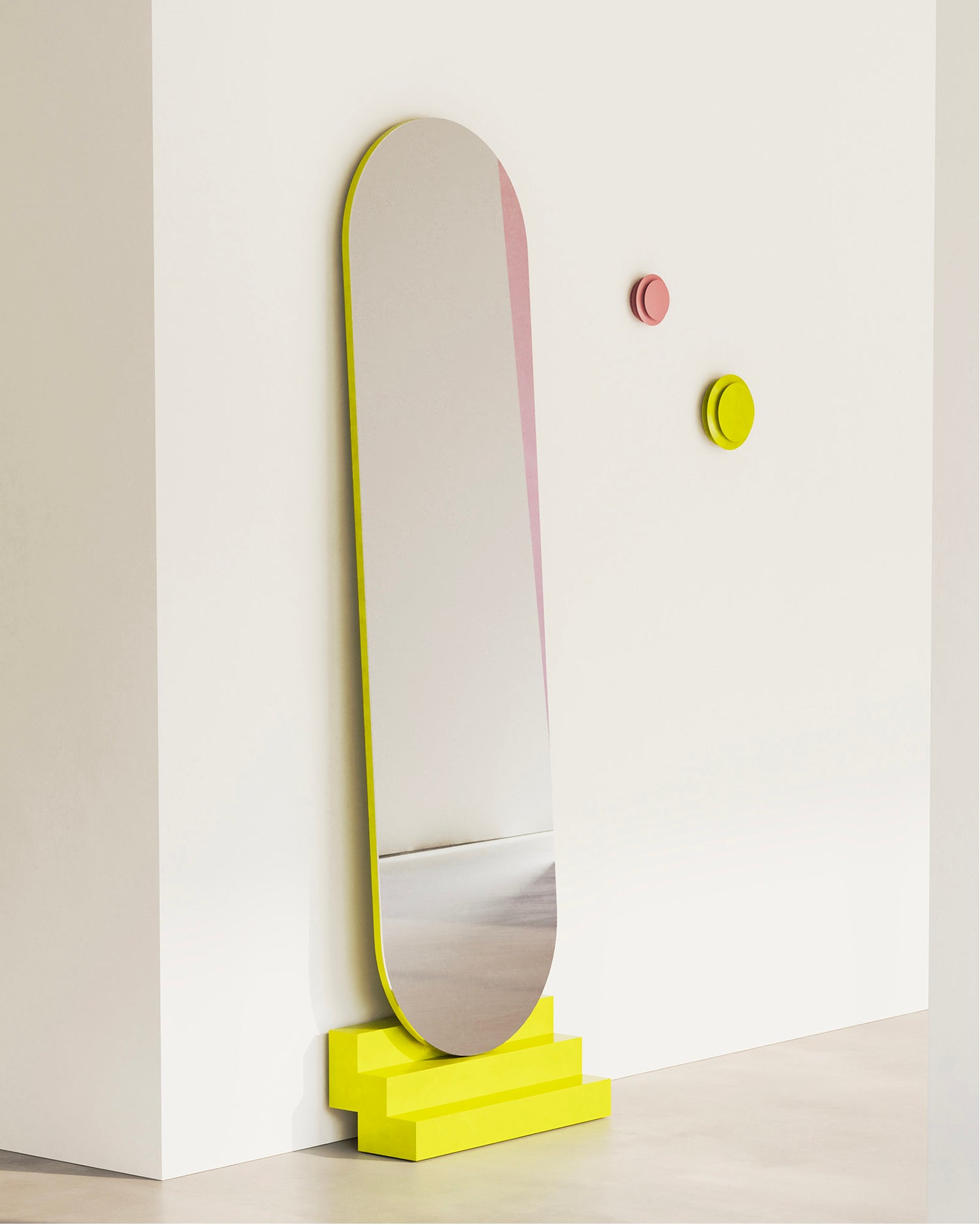 Specchio alto da parete con base Nonchalant