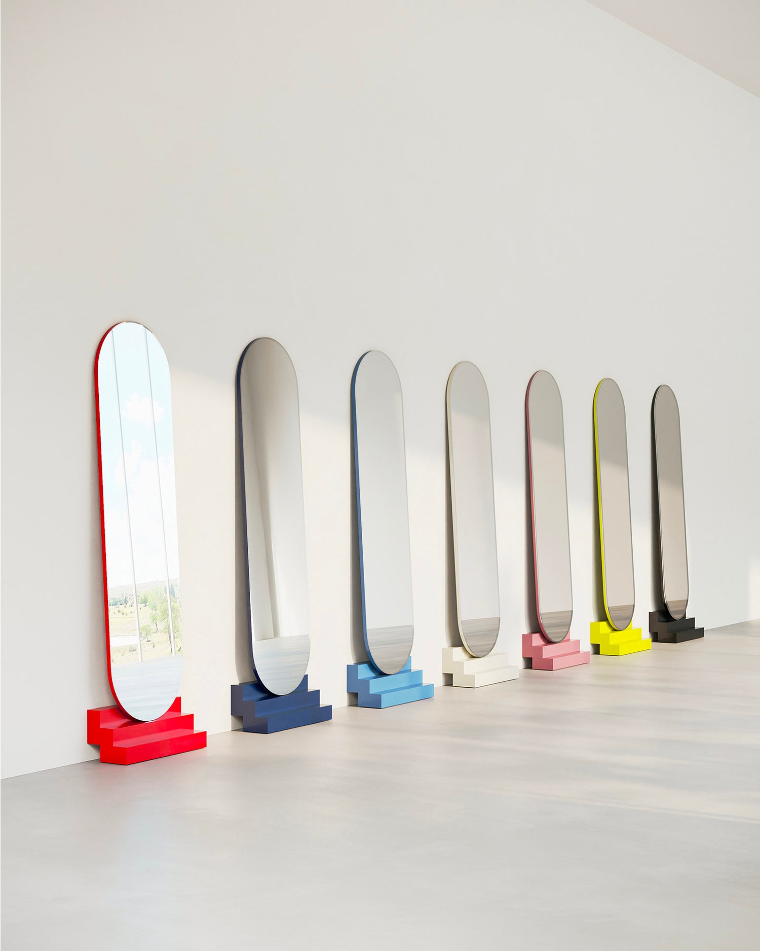 Specchio alto da parete con base Nonchalant