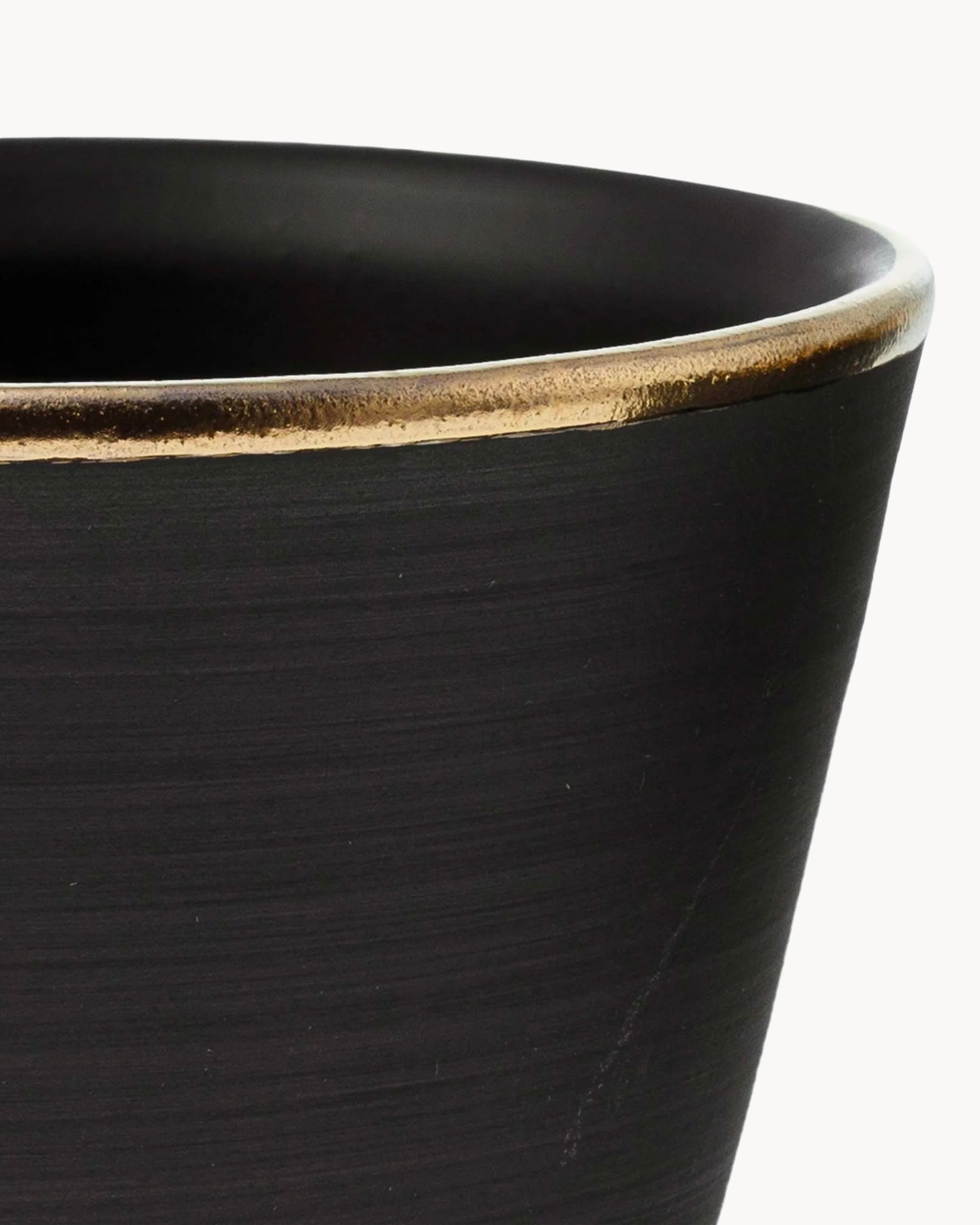 Set 4 tazzine in terracotta nera con bordo oro Eclipse