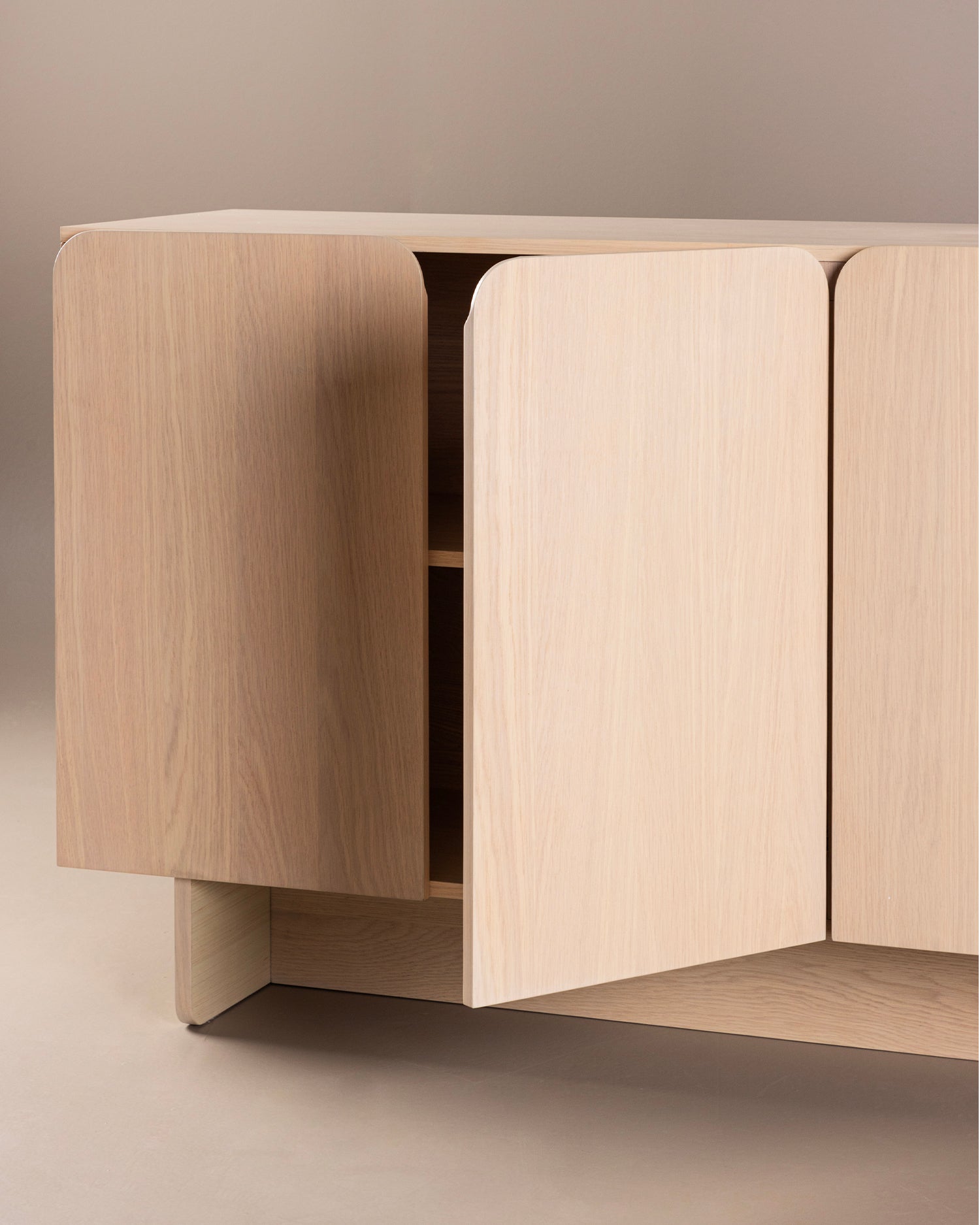Credenza in legno Tyresö