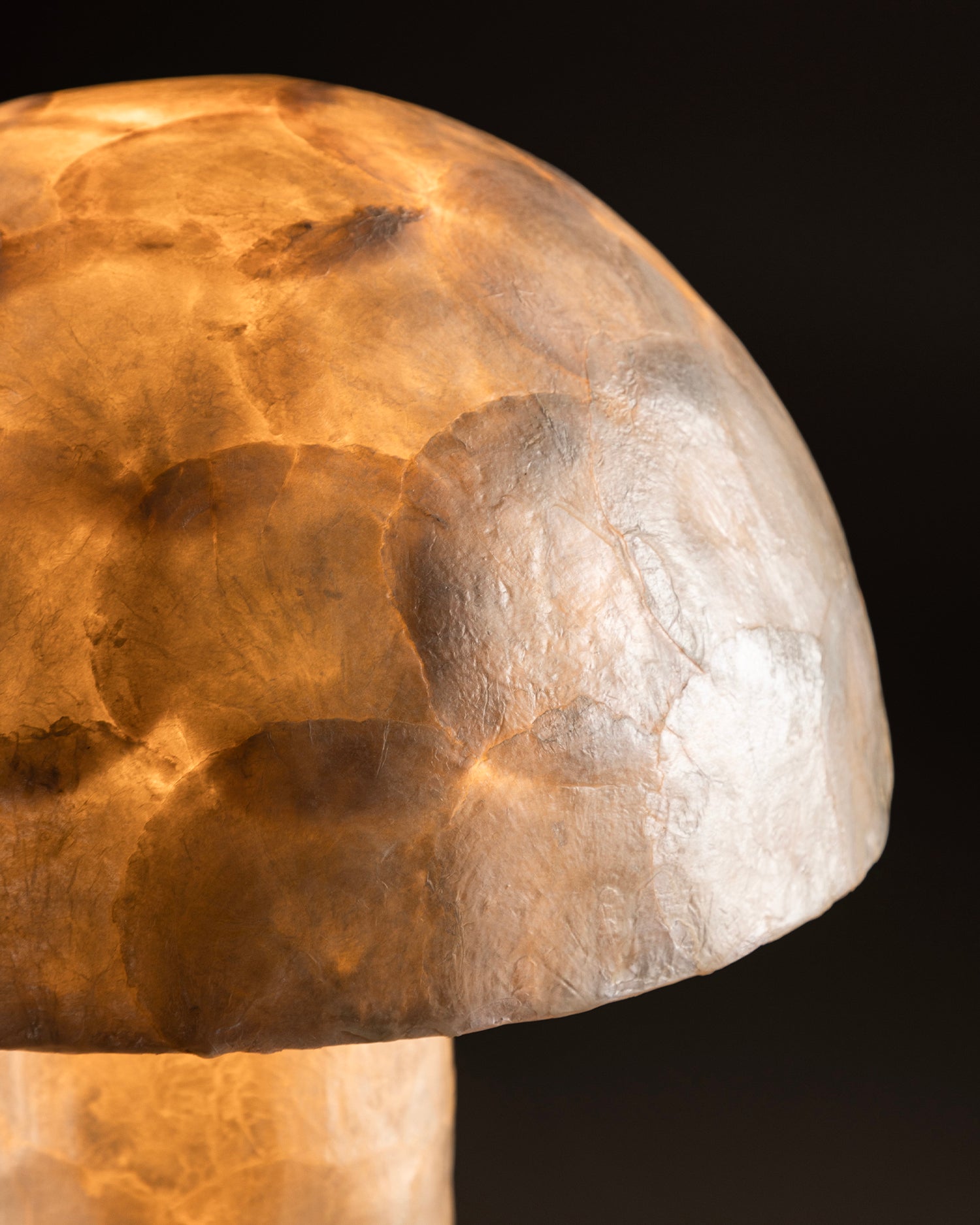 Lampada da tavolo in madreperla Lindön