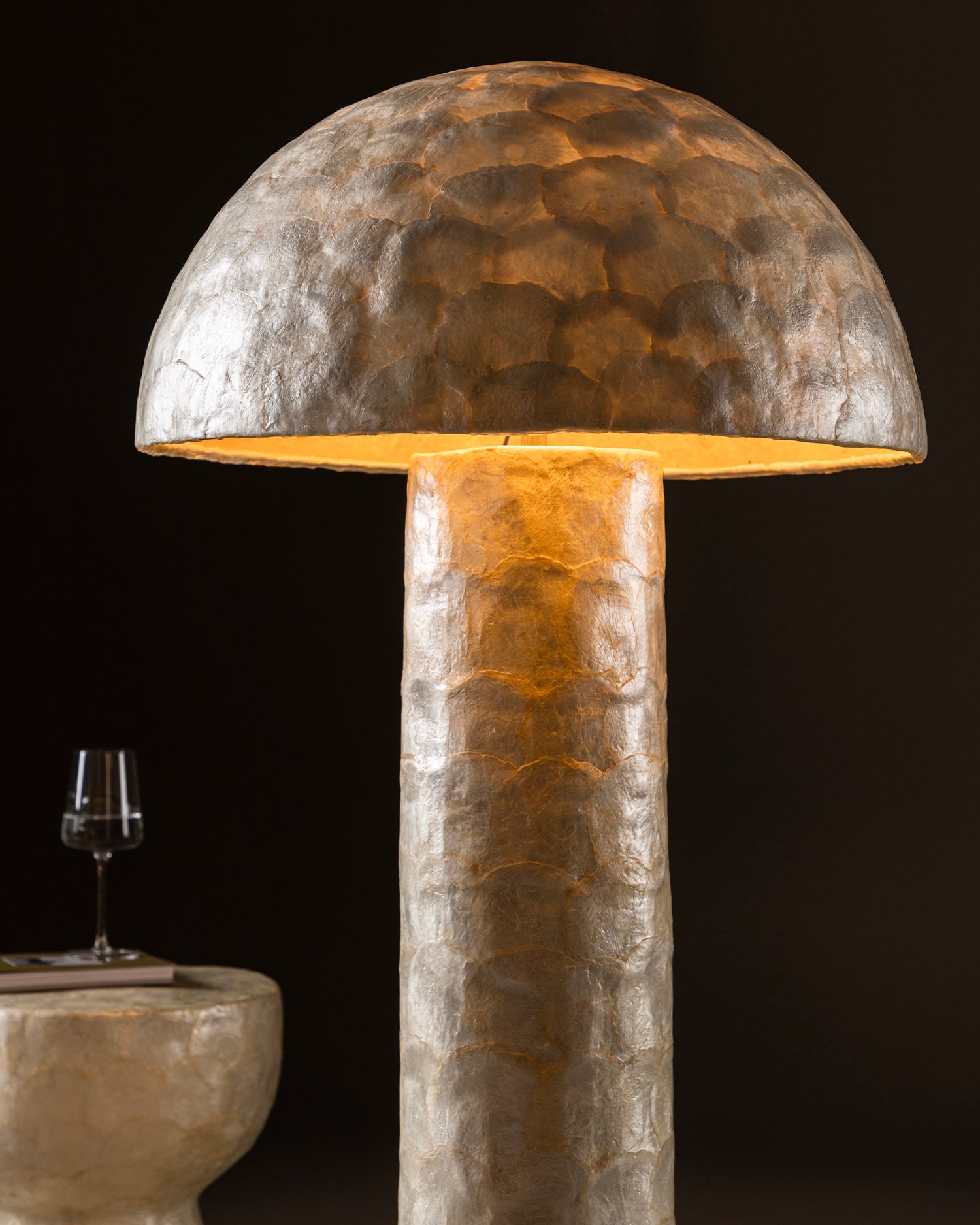 Lampada da terra in madreperla Lindön