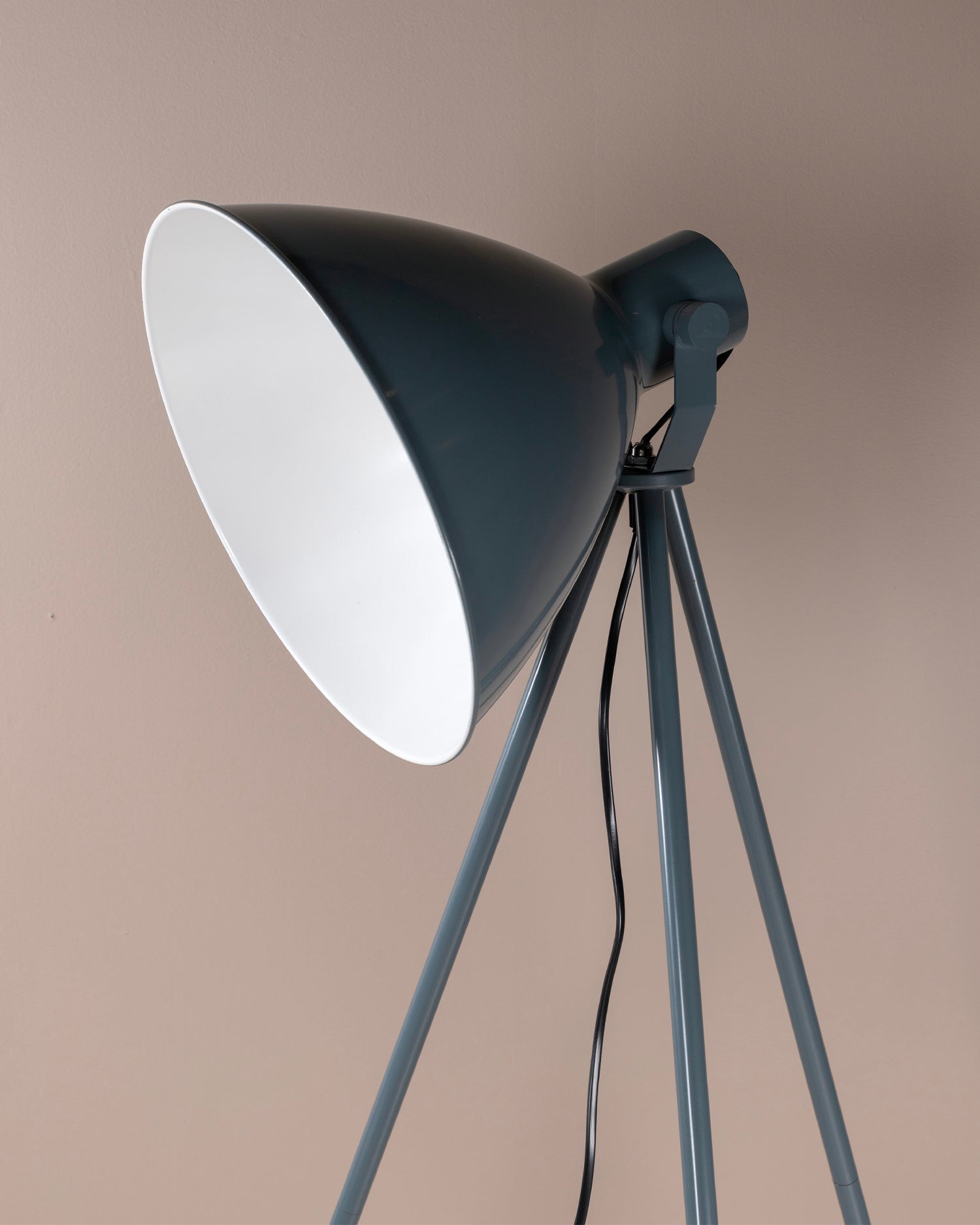 Lampada da terra in metallo Tiv