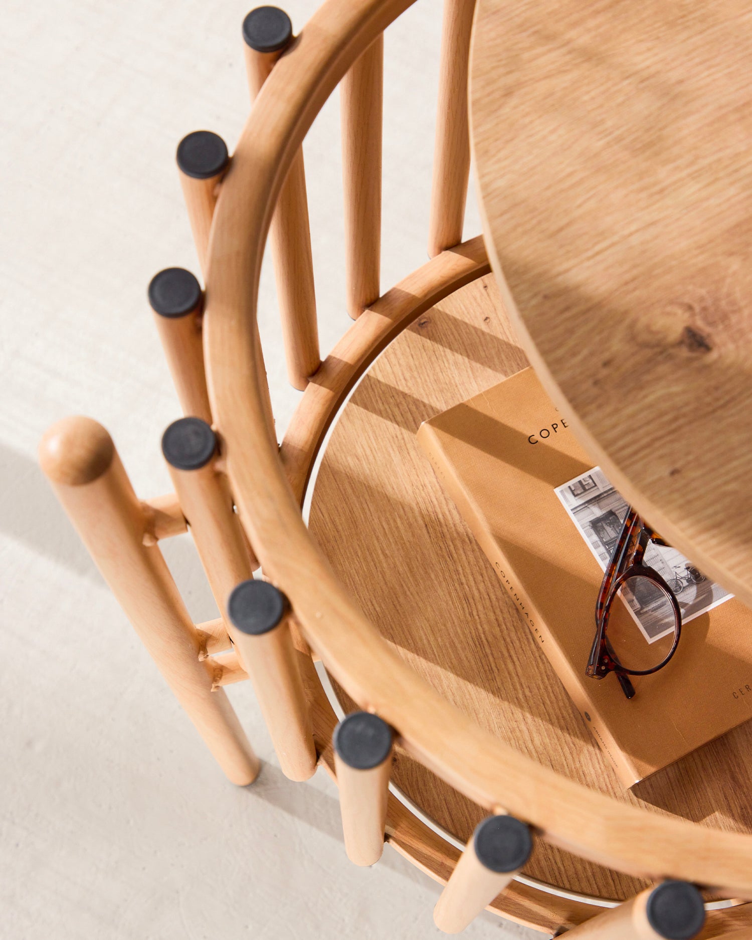 Tavolino rotondo in legno Rabbo