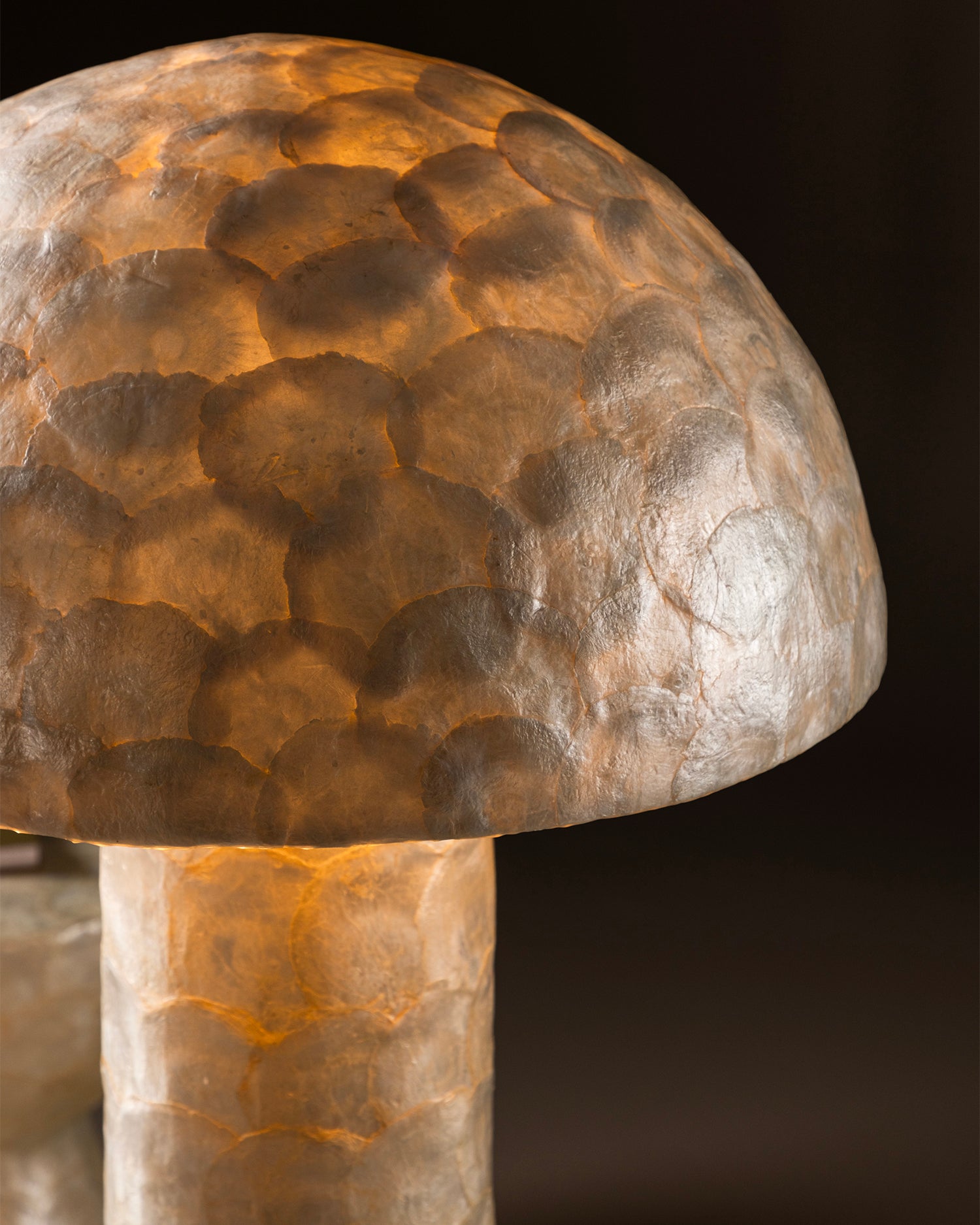 Lampada da terra in madreperla Lindön