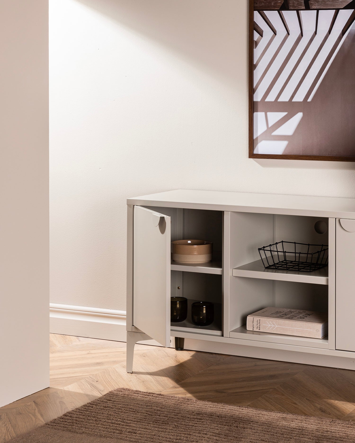 Mobile tv in metallo Piring