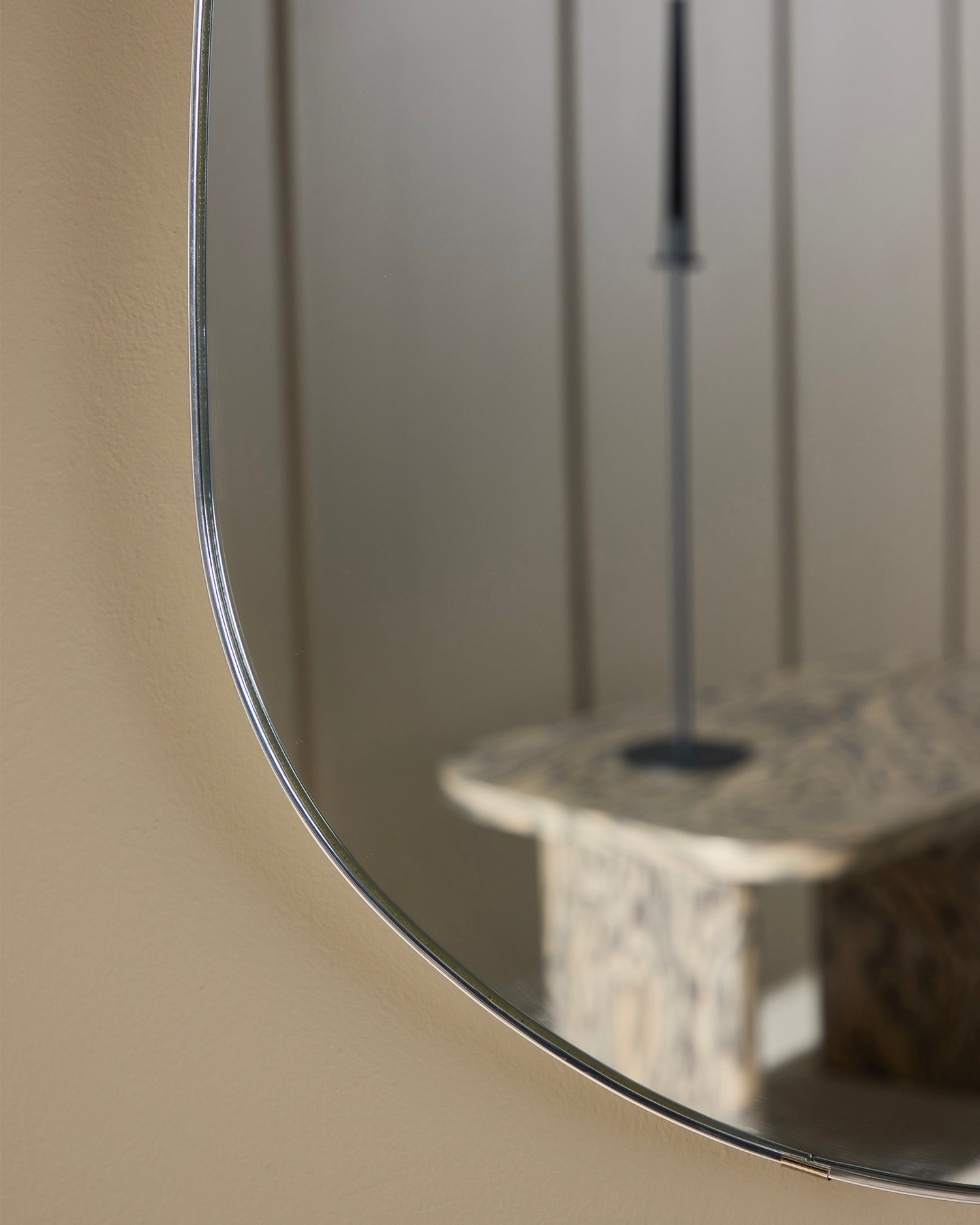 Specchio da parete con cornice in alluminio Askersund