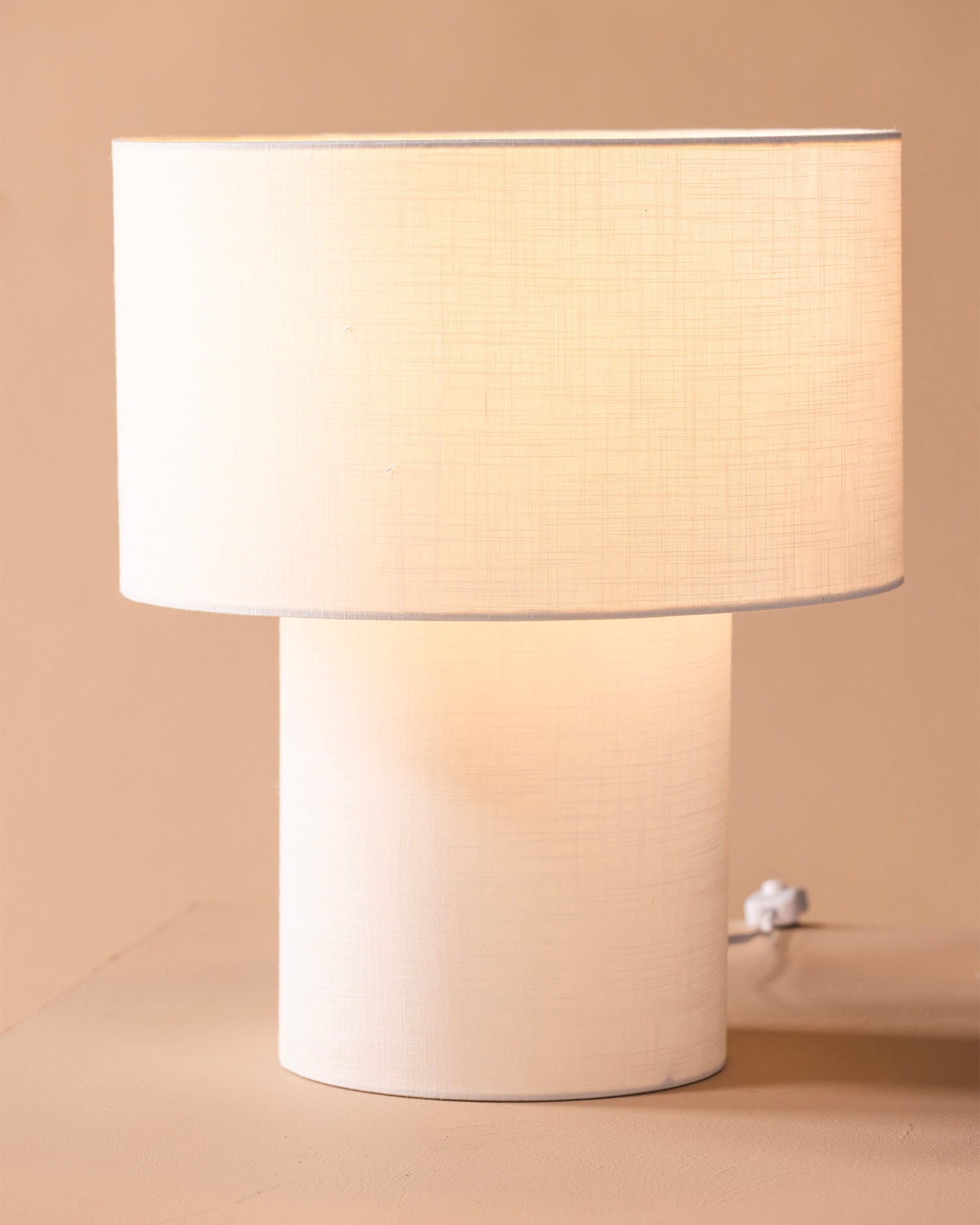Lampada da tavolo in lino Globia