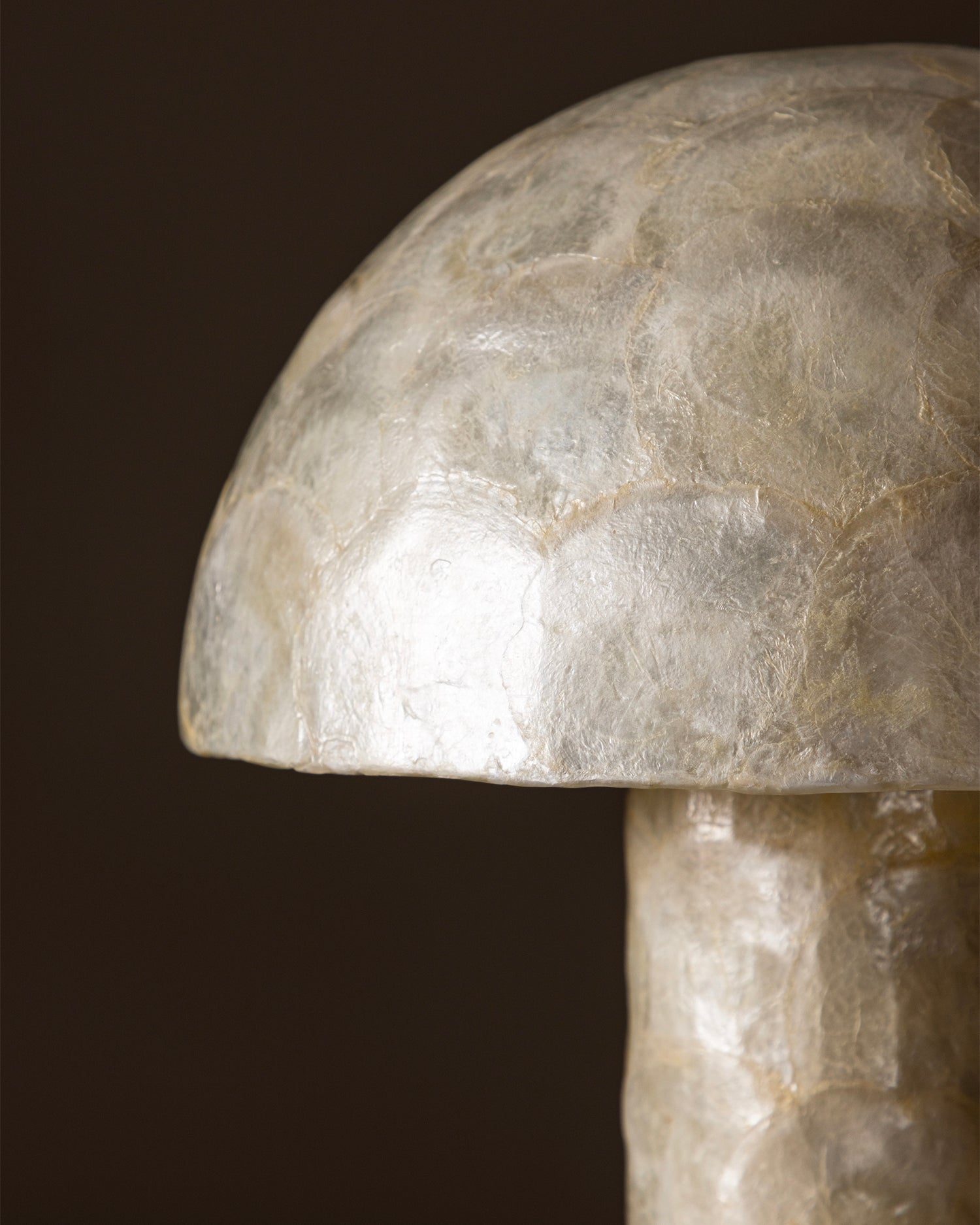 Lampada da tavolo in madreperla Lindön